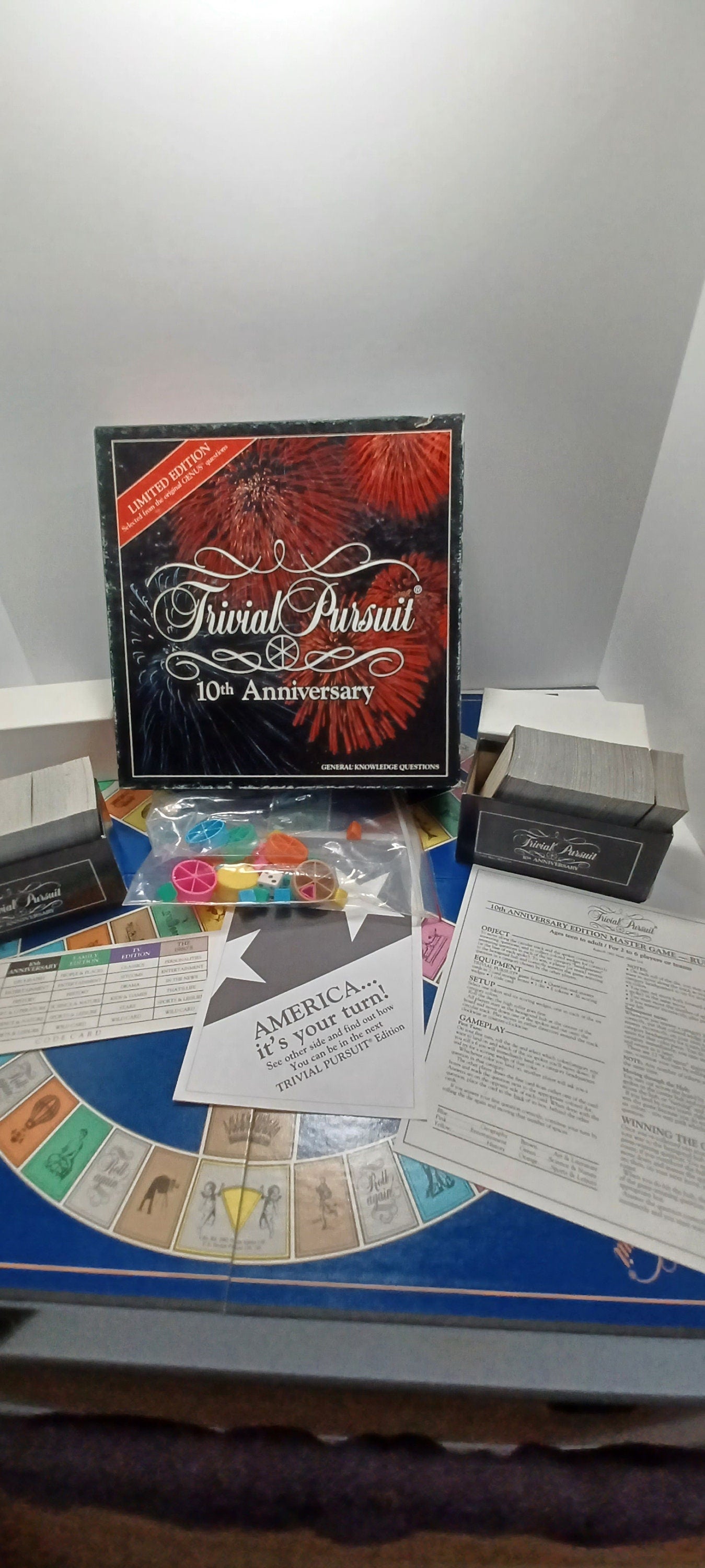 Vintage Trivial Pursuit 10th Anniversary Board Game 1992 - Trivial Pursuit - Anniversary Edition - Board Games - Family Games - Trivia
