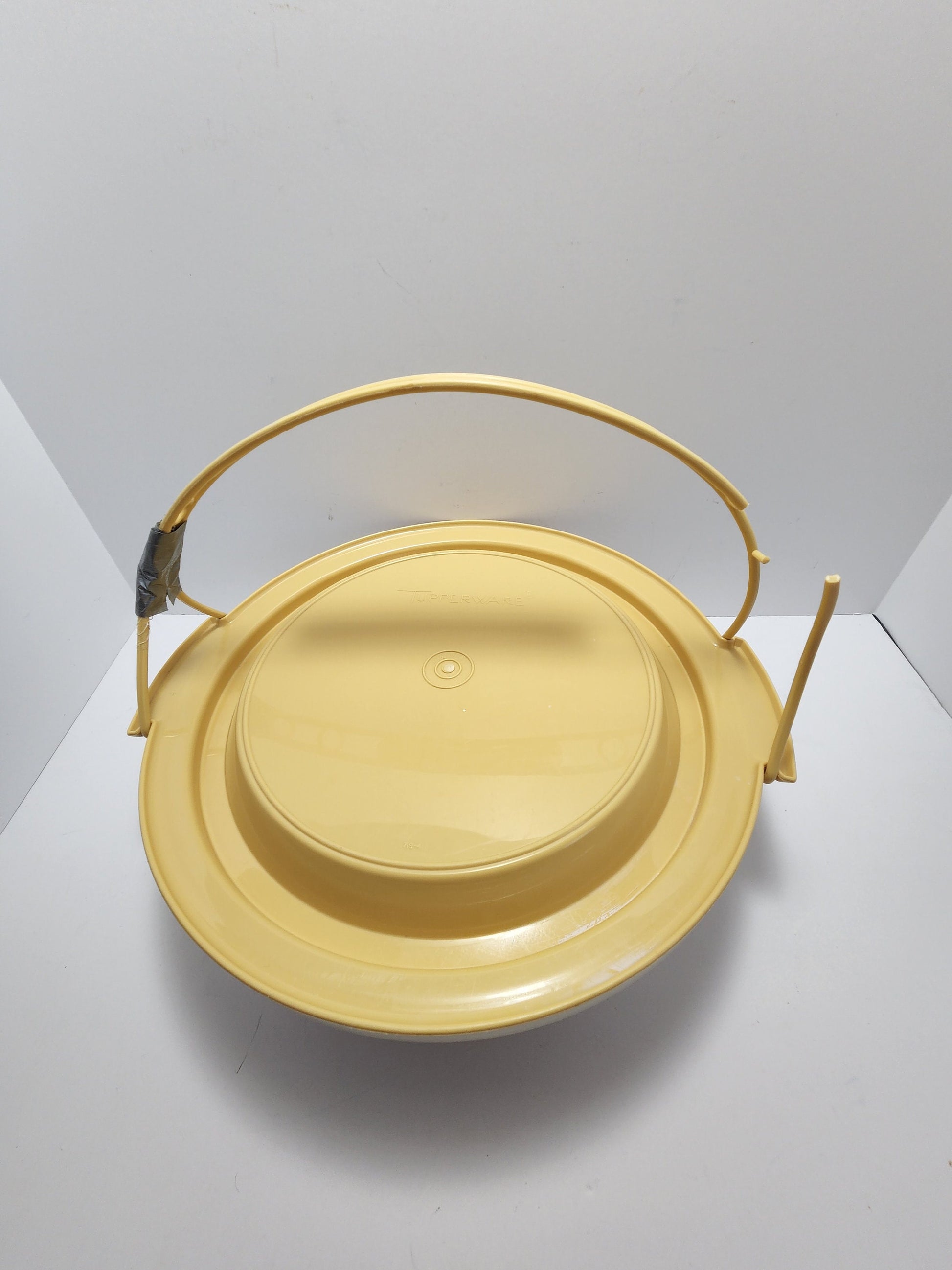 Vintage Tupperware 11x4 With Carrying Handle Pie and Cake Tupperware - Tupperware - Vintage Tupperware - Cake - Pie - Food Storage