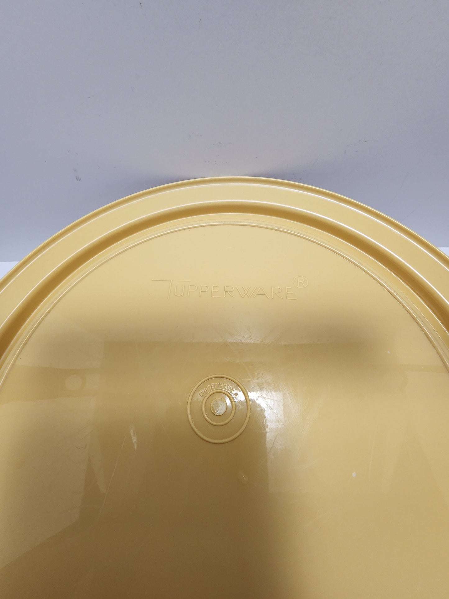 Vintage Tupperware 11x4 With Carrying Handle Pie and Cake Tupperware - Tupperware - Vintage Tupperware - Cake - Pie - Food Storage