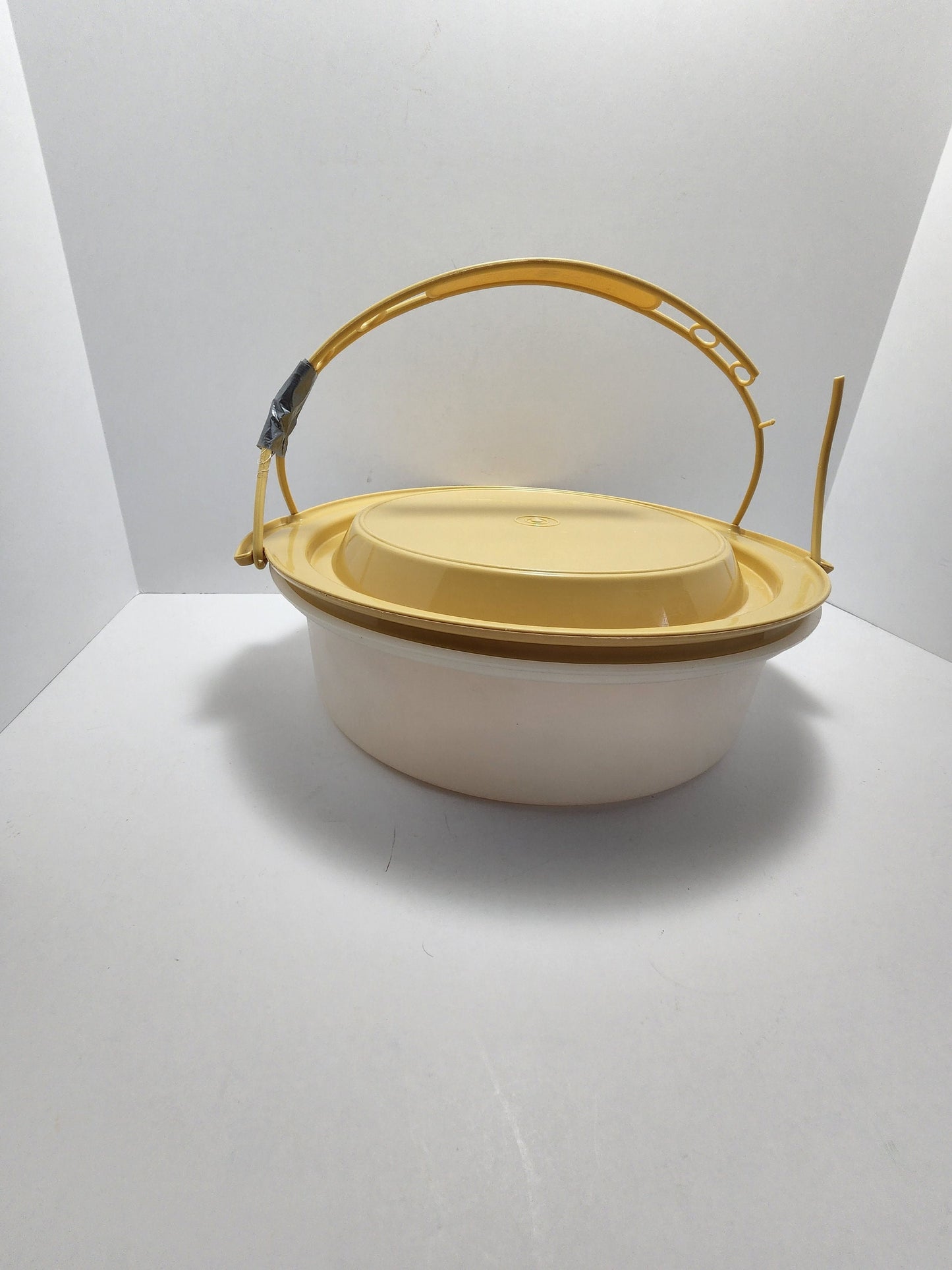 Vintage Tupperware 11x4 With Carrying Handle Pie and Cake Tupperware - Tupperware - Vintage Tupperware - Cake - Pie - Food Storage