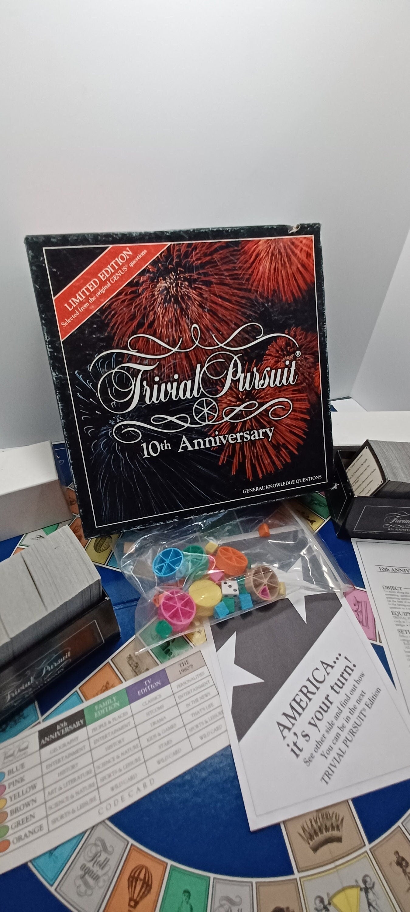 Vintage Trivial Pursuit 10th Anniversary Board Game 1992 - Trivial Pursuit - Anniversary Edition - Board Games - Family Games - Trivia