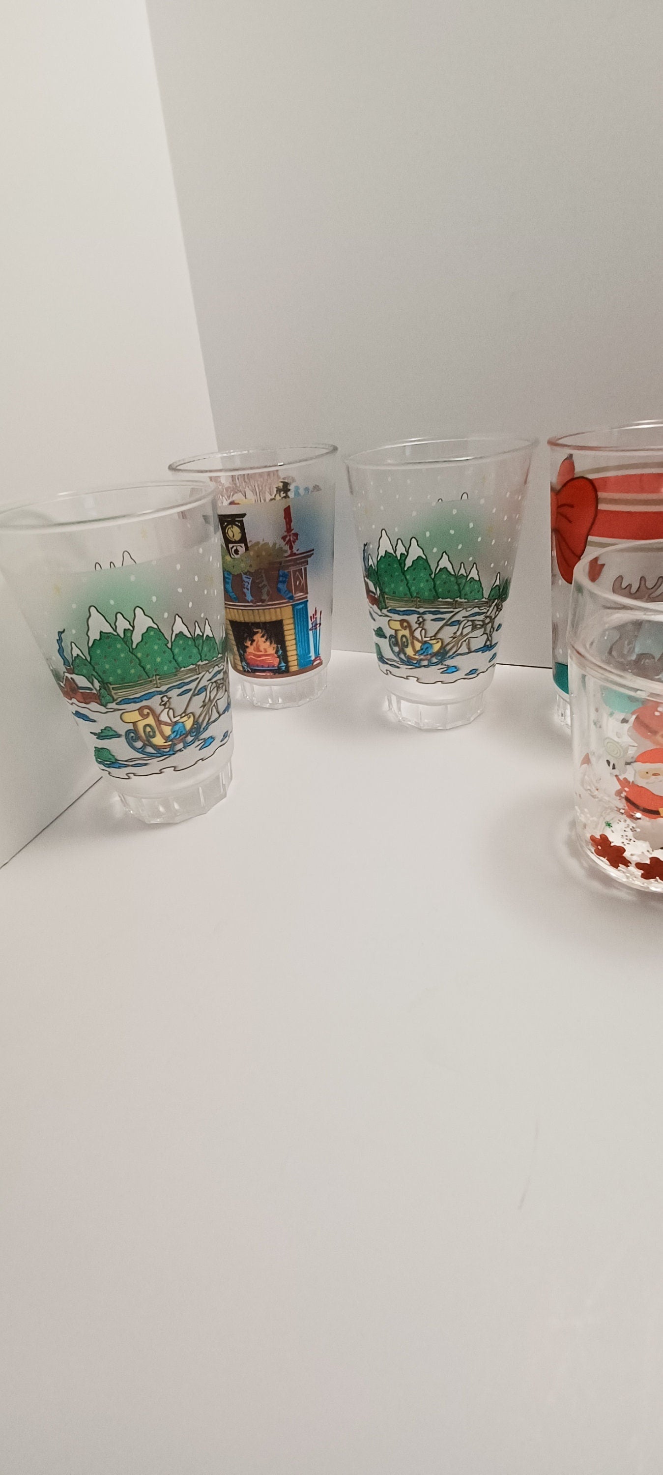 Christmas Collectable Gift Set - Christmas Glasses - Glasses - Holiday Glasses - Cups - Christmas Cups - Snowflakes - Santa Glasses