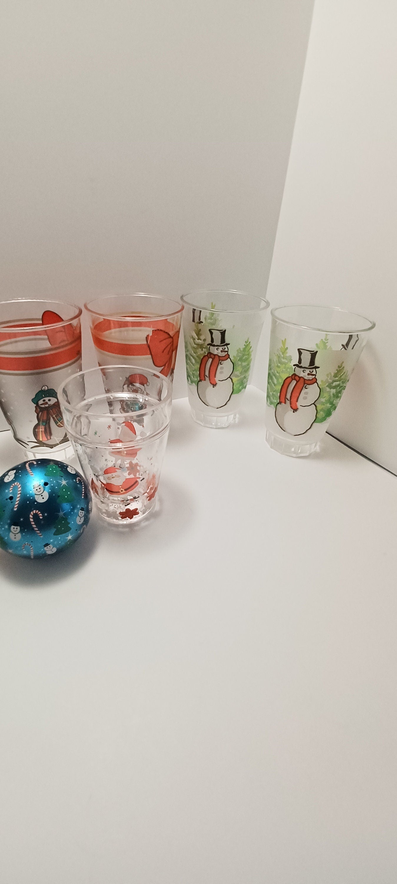 Christmas Collectable Gift Set - Christmas Glasses - Glasses - Holiday Glasses - Cups - Christmas Cups - Snowflakes - Santa Glasses