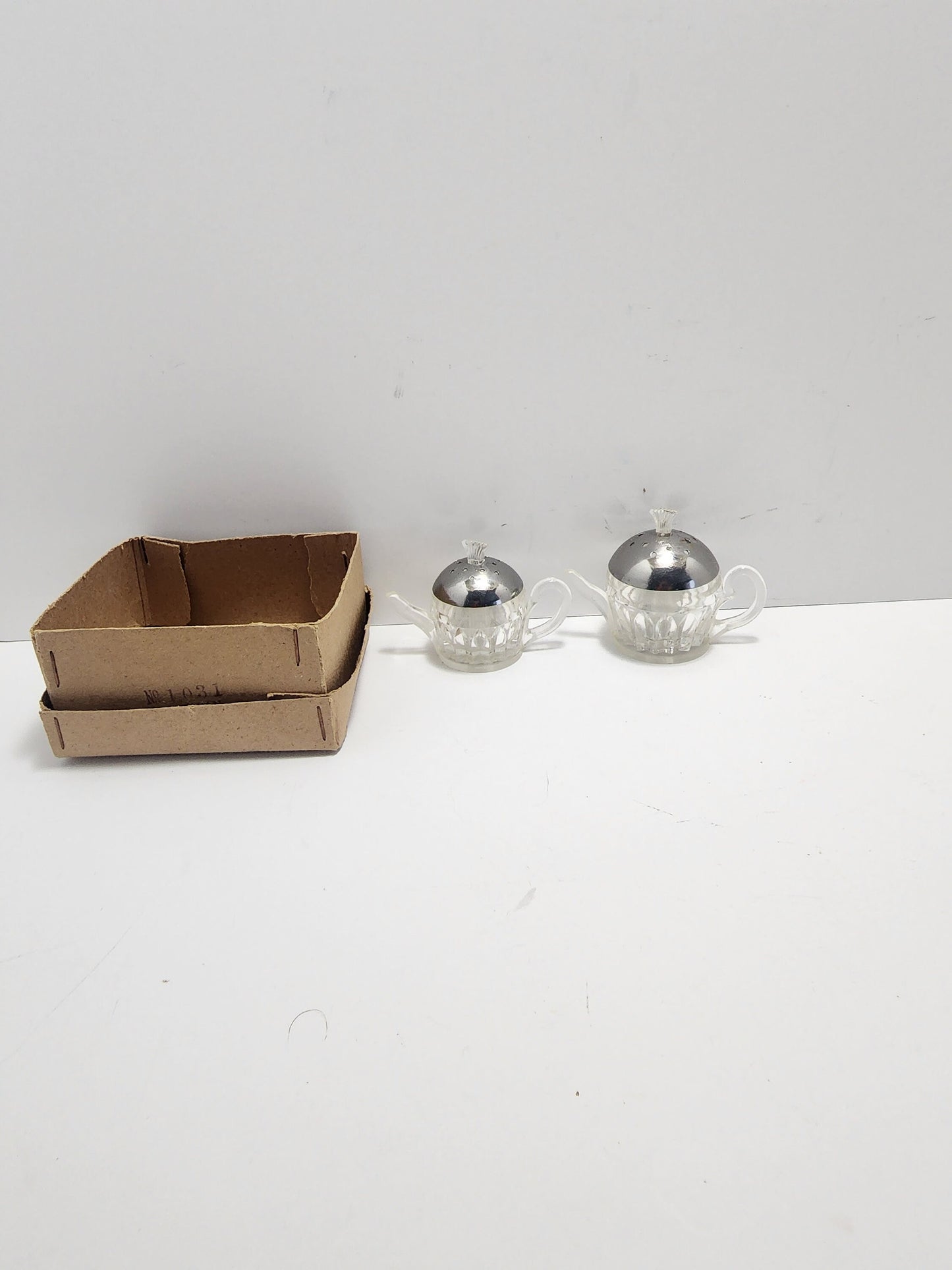 1950s Vintage Carved Lucite Teapots Salt and Pepper Shakers - Kitchen - Mid century - Mid Century Kitchen - Salt and Pepper Shakers