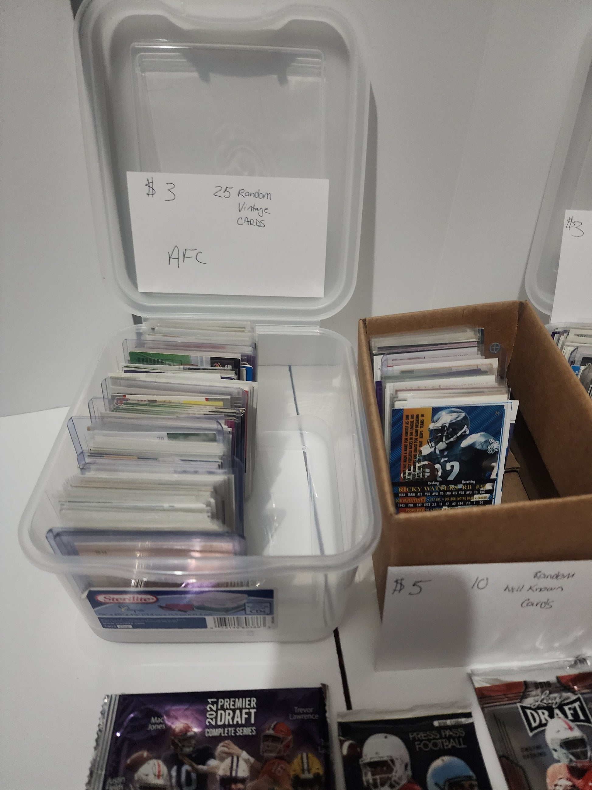 Vintage NFL Football Cards - Lots Of 25 Random Vintage NFL Cards - NFL- Sportd Cards - Nfl Cards - Sports - Cards - Collectable Cards