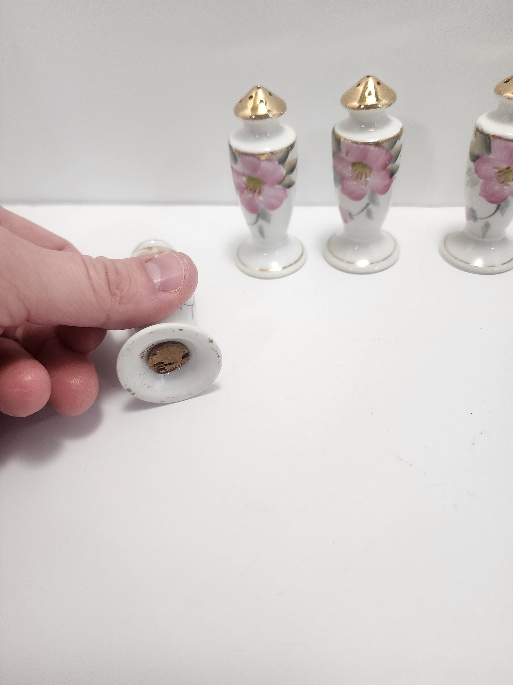 Noritake Azelea Vintage Salt and Pepper Shakers Set of 2 - Salt n Pepper - Salt And Pepper Shakers - Vintage Salt and Pepper - Noritake