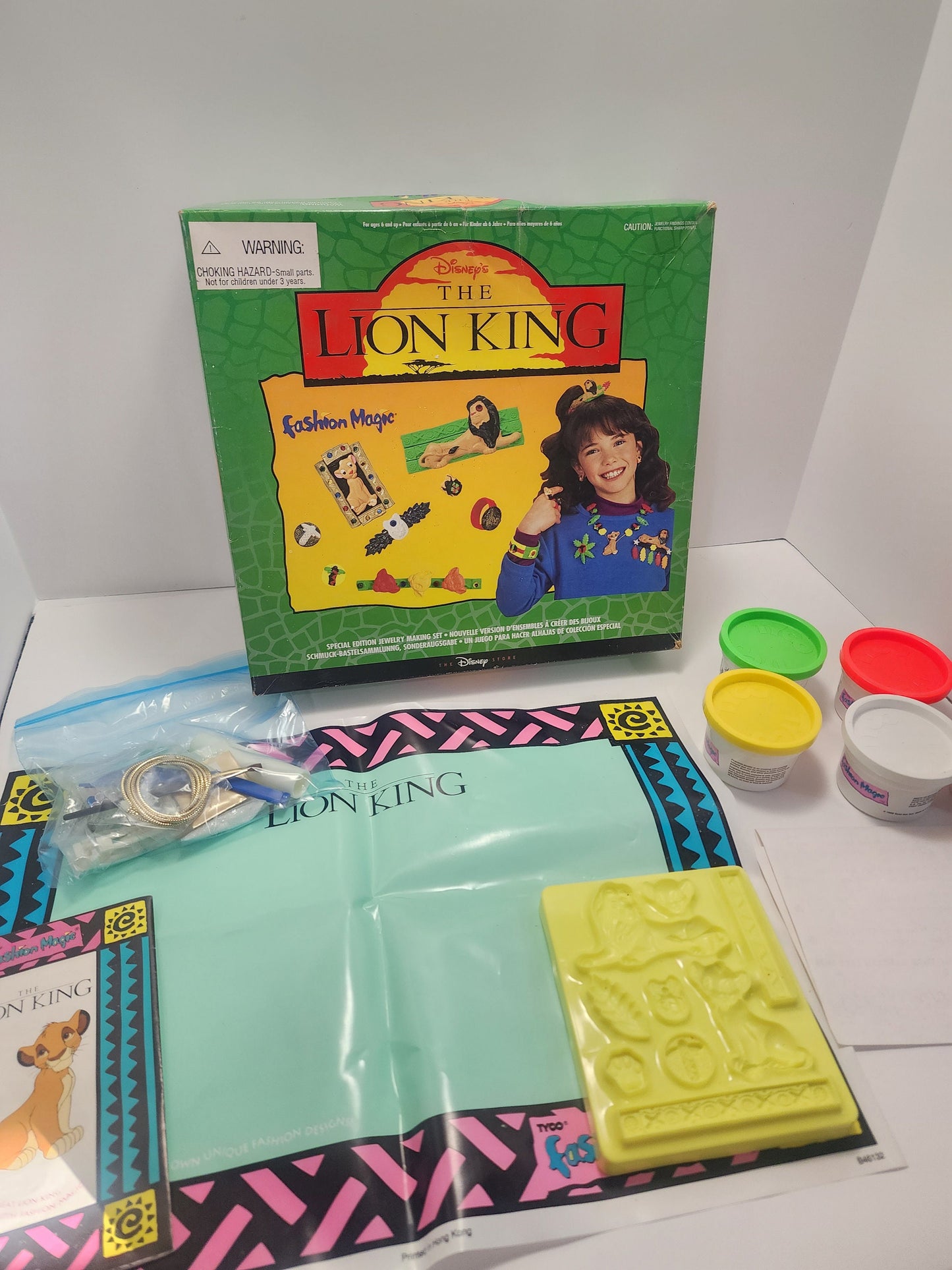 Disney The Lion King Fashion Magic Kit From 1990 - Fashion - Girls Toys - Disney - The Lion King - Lion King - Disney Game - Vintage Disney