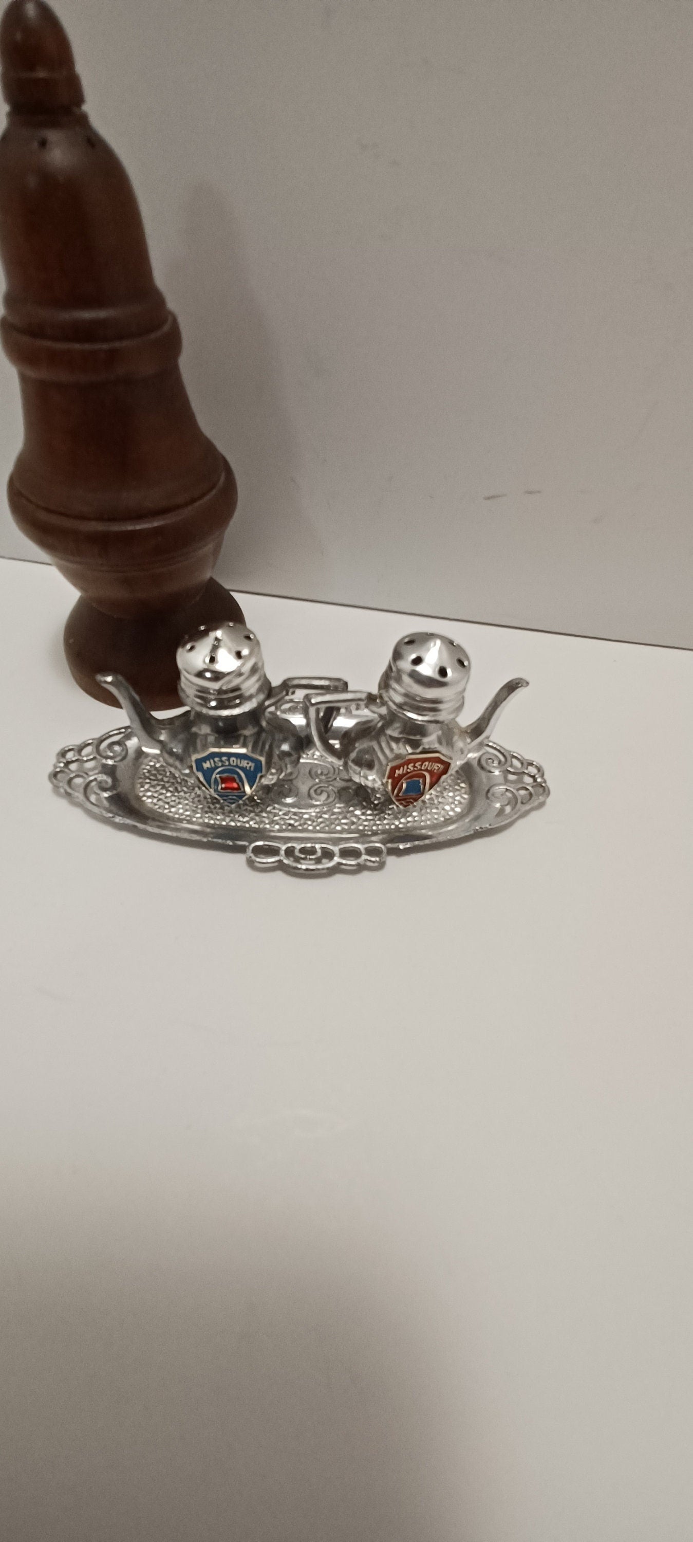 Salt n Pepper Shakers Vintage 1980s - Missouri - Missouri Souvenir - Salt n Pepper Shakers - Vintage Salt And Pepper Shakers