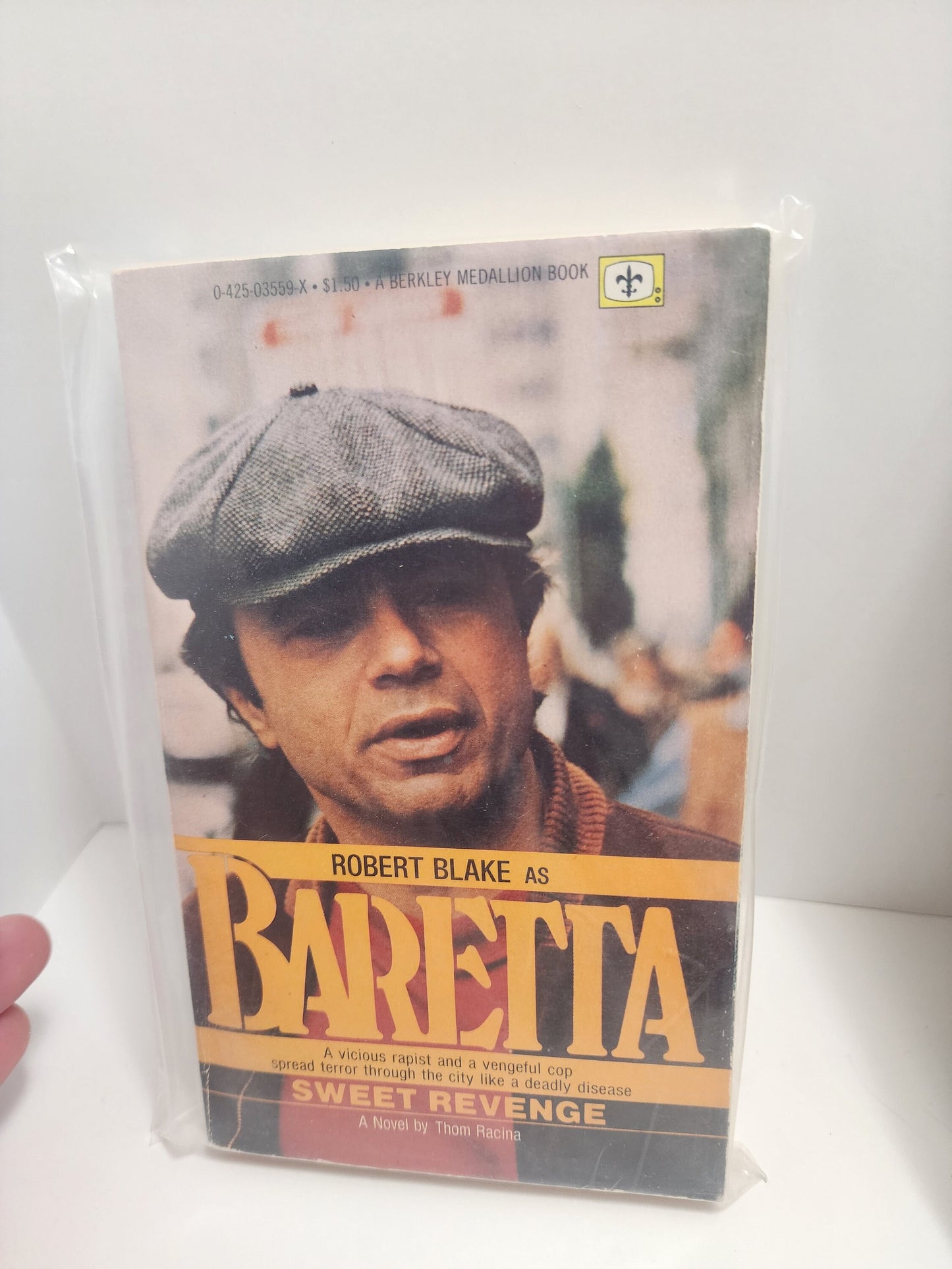 Baretta Sweet Revenge 1977 By Thom Racina - Novels - Vintage Novels - Books - Vintage Books - Robert Blake - 1970 Books - Novel