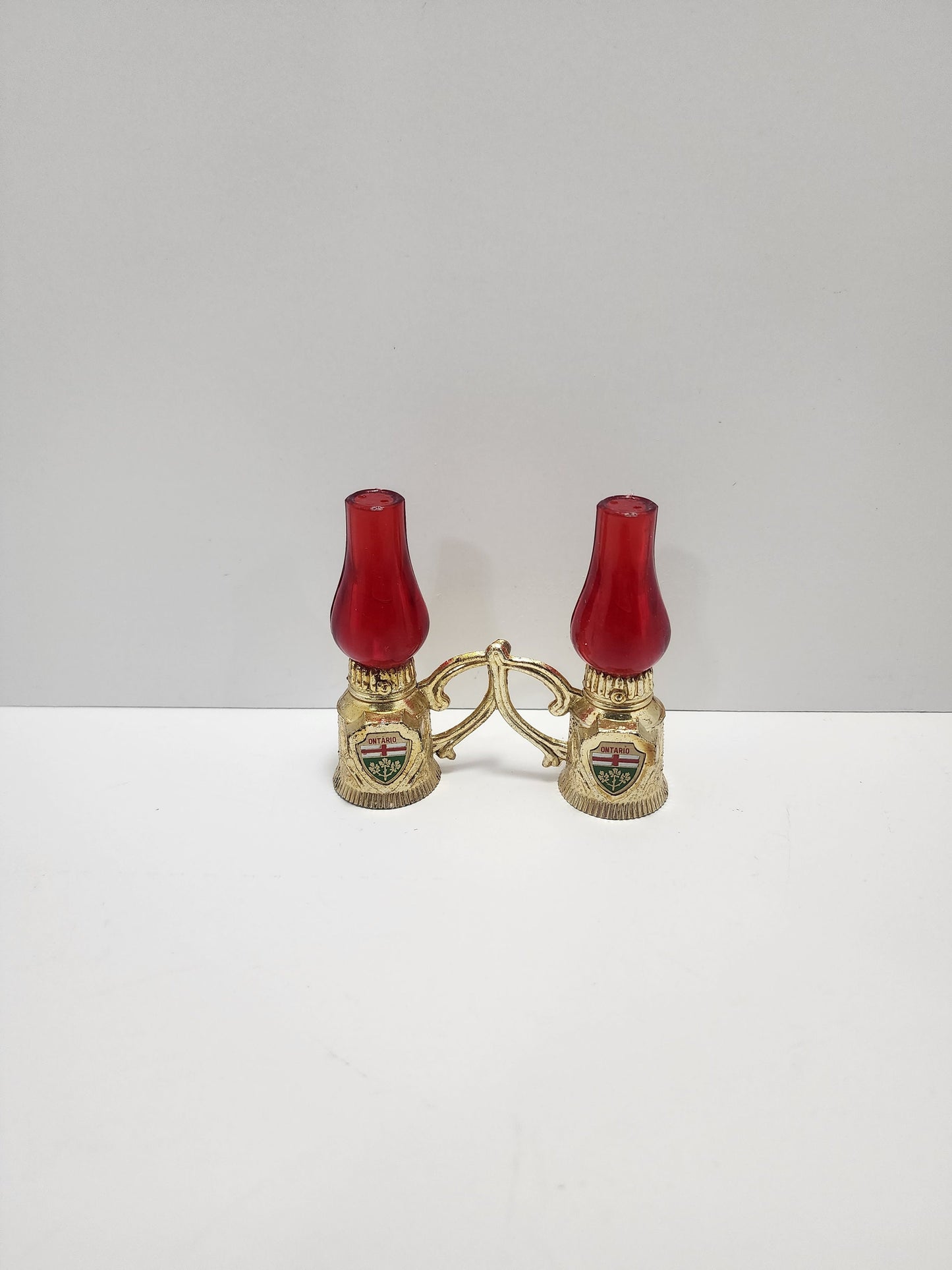 Salt And Pepper Shakers Vintage Souvenir Niagara Falls - Salt and Pepper - Niagara Falls - Souvenir - Canada - Niagara Falls Souvenir