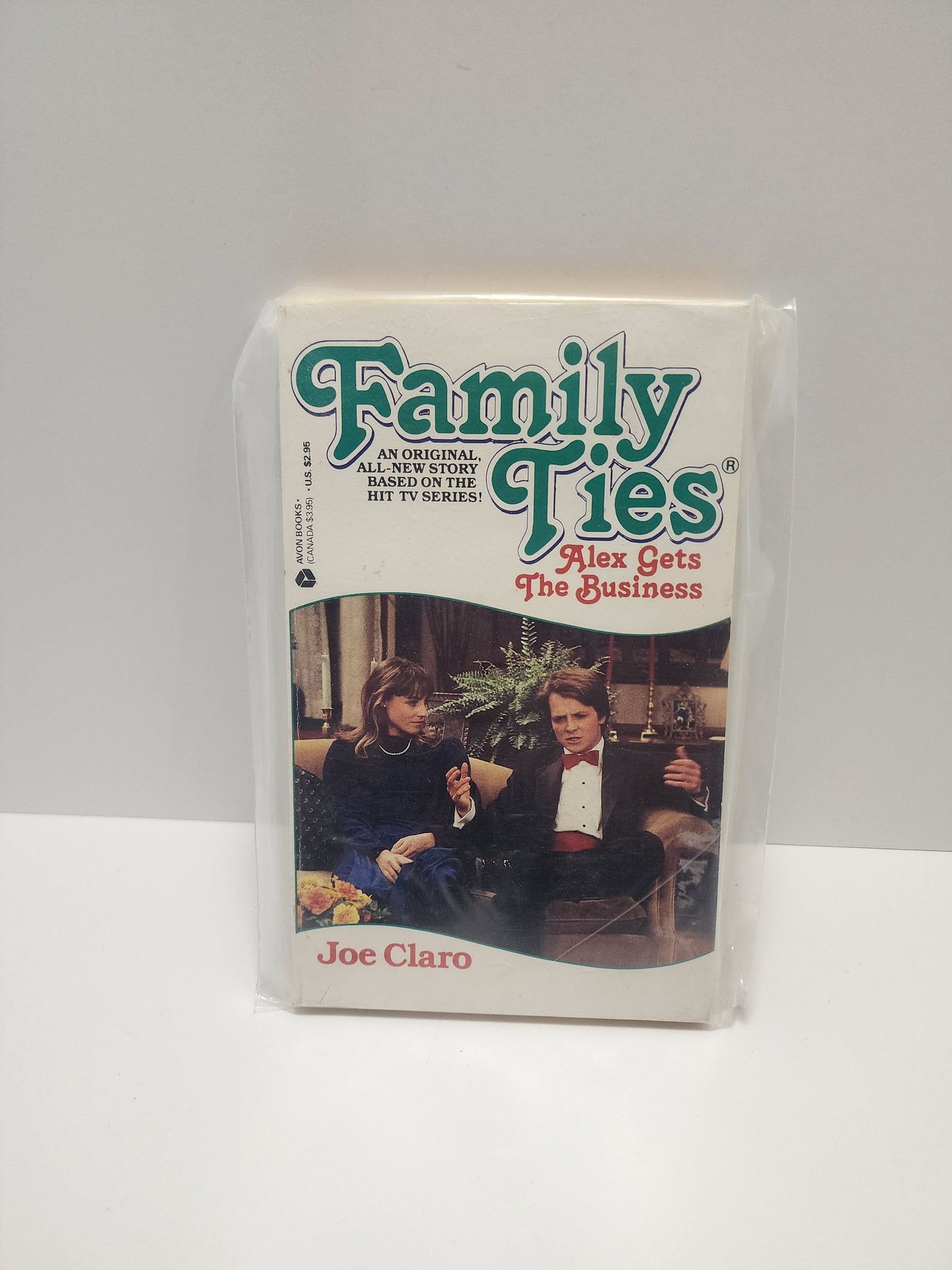 Family Ties 1986 Paramount Pictures Vintage Book - Books - Vintage Books - Paramount - Paramount Pictures - Family Ties - TV Shows - Tv