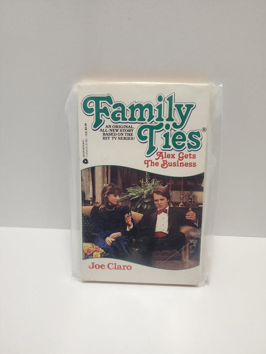 Family Ties 1986 Paramount Pictures Vintage Book - Books - Vintage Books - Paramount - Paramount Pictures - Family Ties - TV Shows - Tv