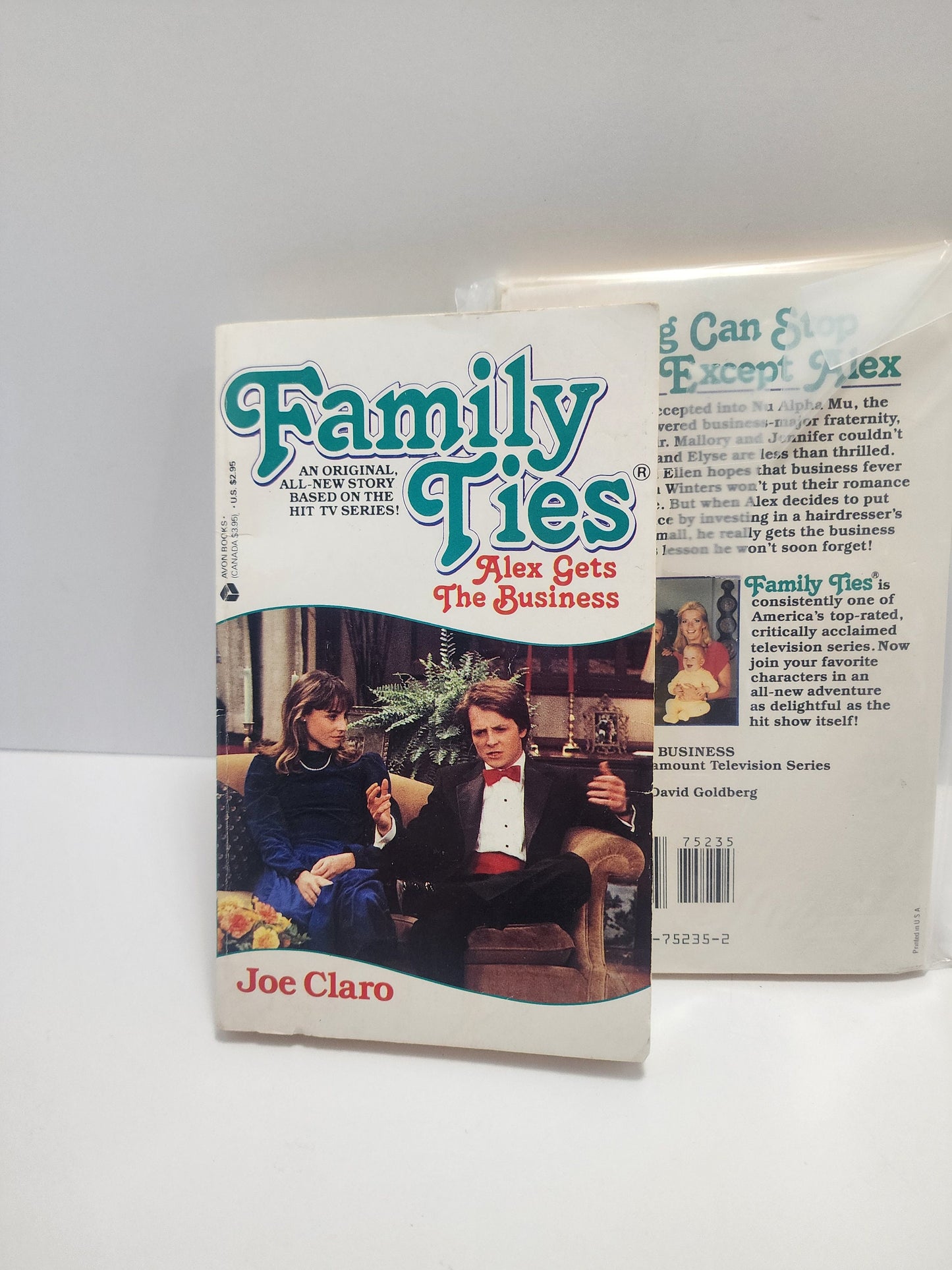 Family Ties 1986 Paramount Pictures Vintage Book - Books - Vintage Books - Paramount - Paramount Pictures - Family Ties - TV Shows - Tv