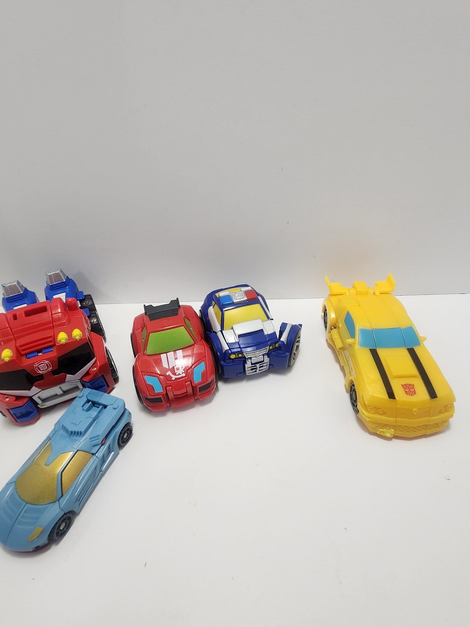 Transformers and Rescute Bots Action Figures - Rescue Bots - Transformers - Bumblebee - Toy Cars