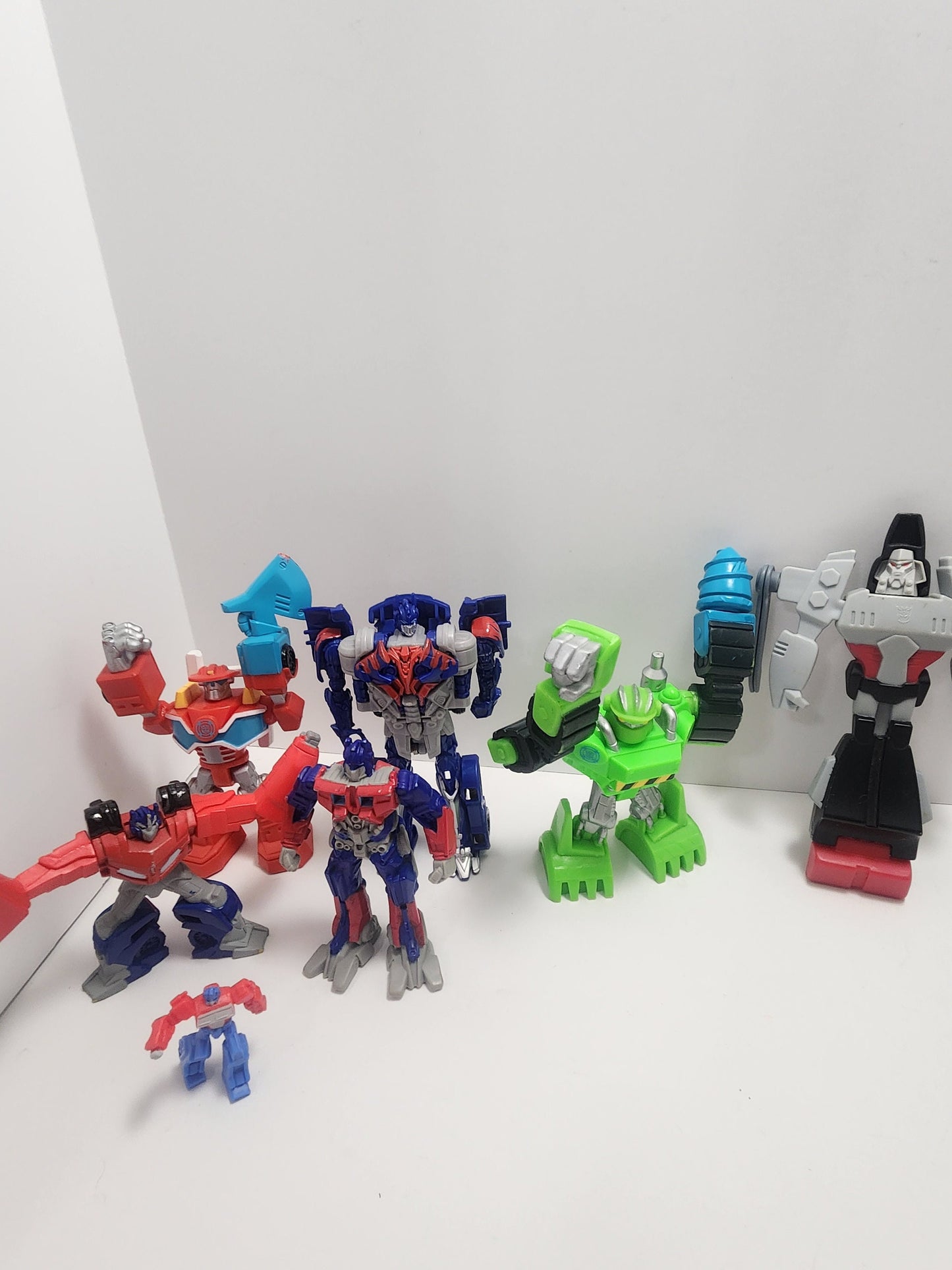 Transformers and Rescue Bots Action Figures Lot - Transformers - Rescue Bots - Transformers Action Figures - Toy Lots