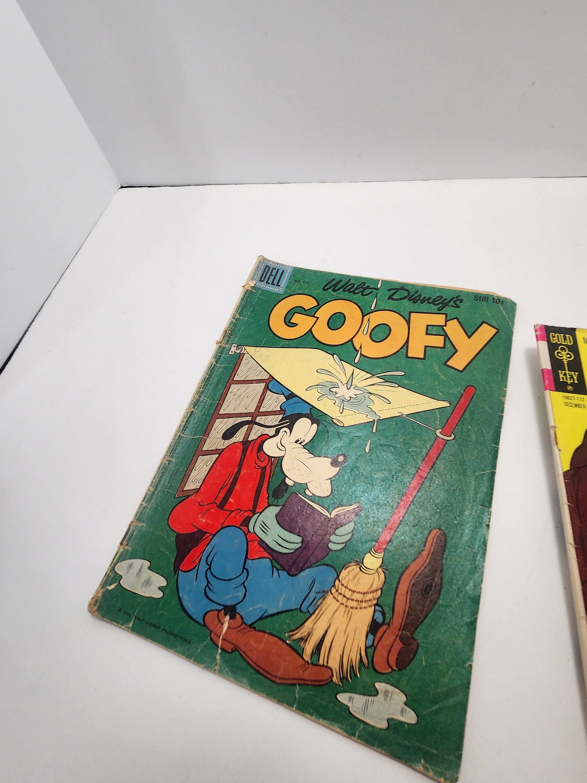 Walt Disney Vintage Comics - Dell Comics - Gold Key Comics - Vintage Comics - Walt Disney Comics - Disney Comics