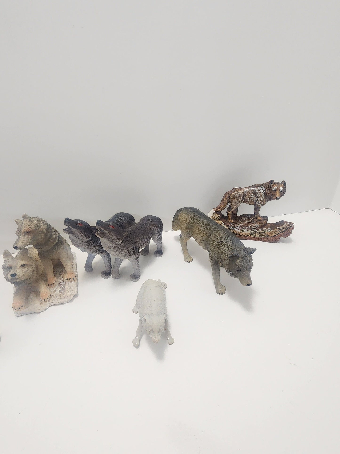 Wolf Figurines