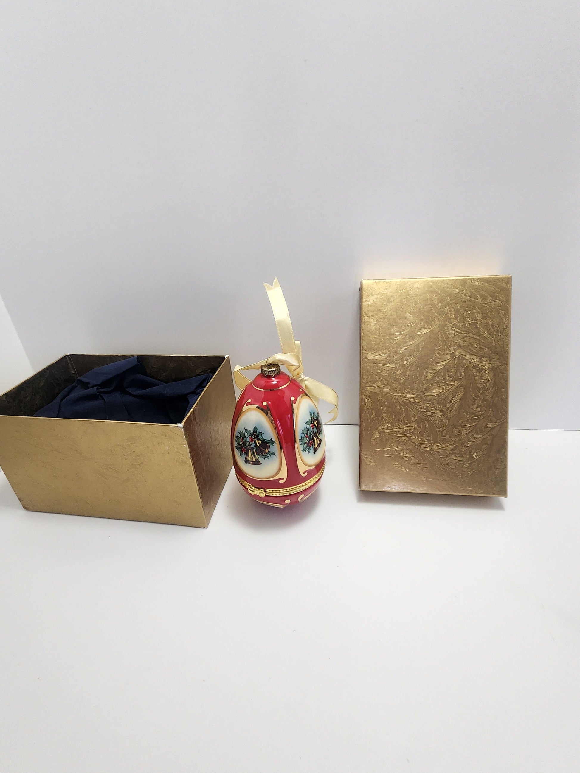 1970s Mr Christmas Egg Shaped Musical Ornament - Trinket Box - Mr Christmas - Eggs - Egg Ornament - Musical Box - Musical Ornament