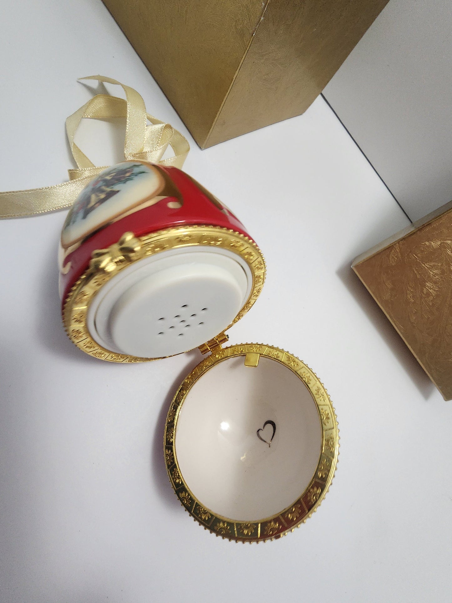 1970s Mr Christmas Egg Shaped Musical Ornament - Trinket Box - Mr Christmas - Eggs - Egg Ornament - Musical Box - Musical Ornament