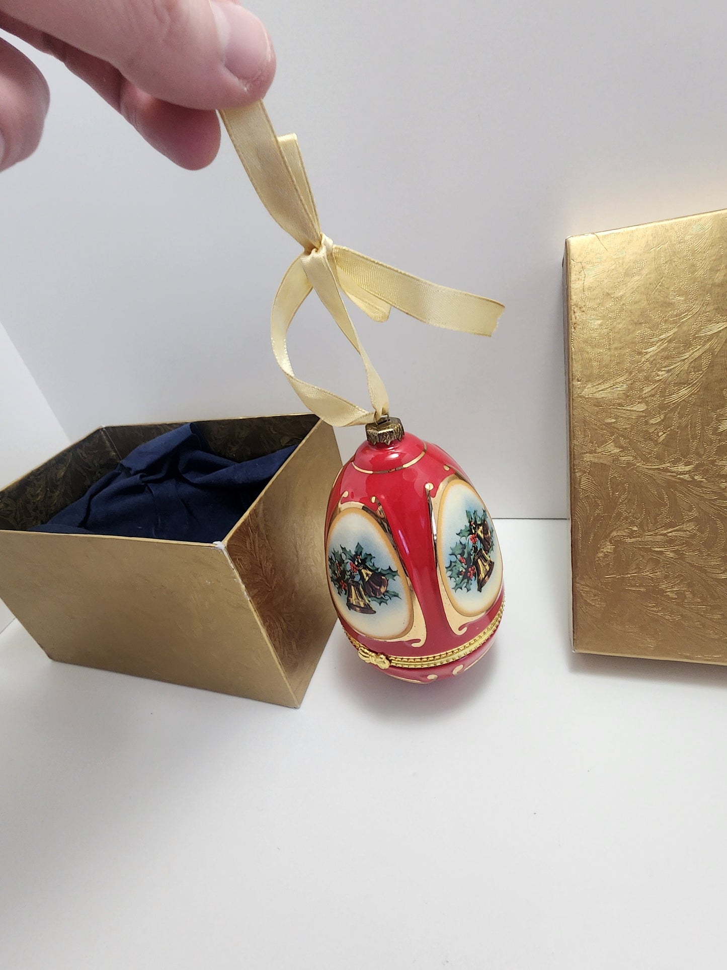 1970s Mr Christmas Egg Shaped Musical Ornament - Trinket Box - Mr Christmas - Eggs - Egg Ornament - Musical Box - Musical Ornament