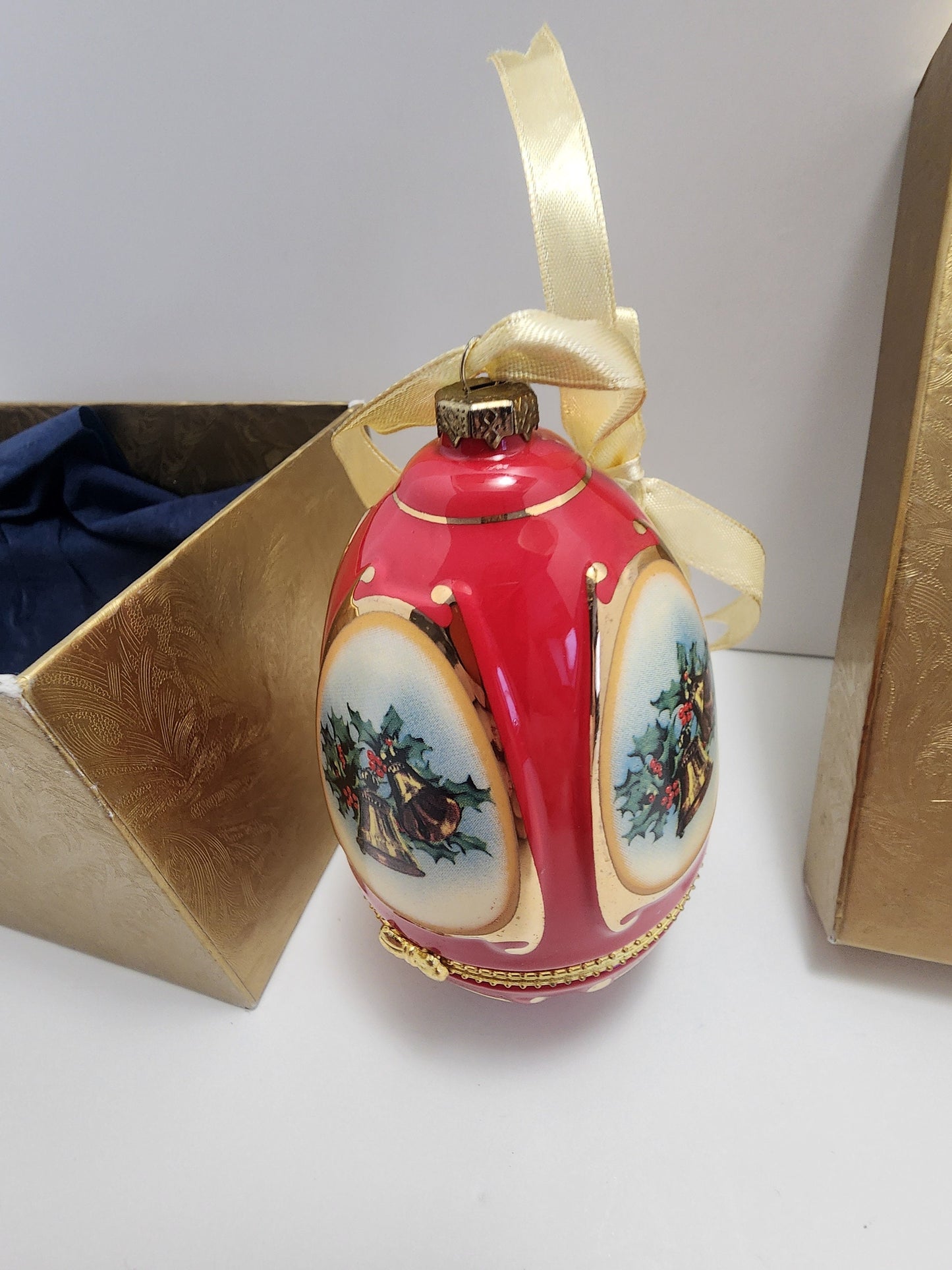 1970s Mr Christmas Egg Shaped Musical Ornament - Trinket Box - Mr Christmas - Eggs - Egg Ornament - Musical Box - Musical Ornament