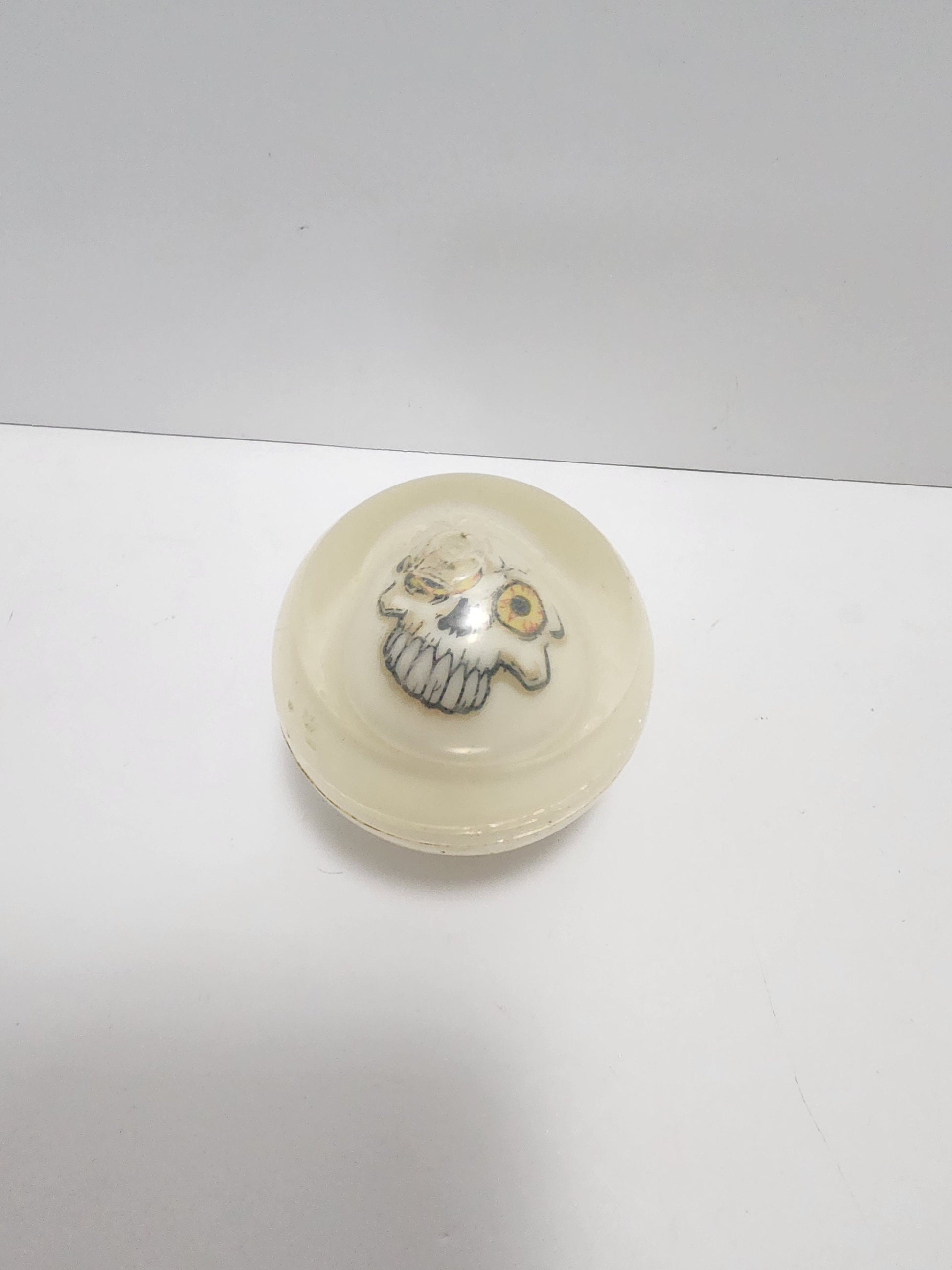 1990s Magic Trick Floating Skeleton Glowing Eyes Ball - Balls - Bouncy Balls - Skeletons - Glow In The Dark - Magic Tricks