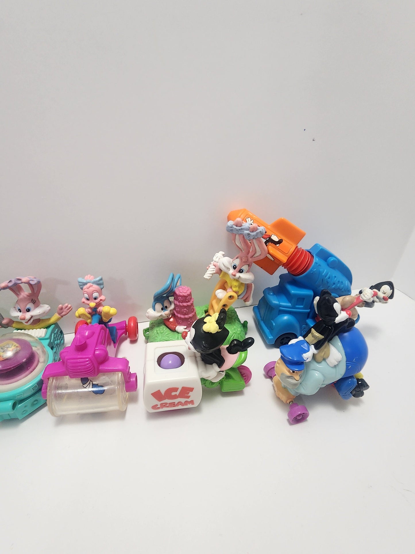 Warner Brothers Huge Toy Lot - Tiny Toons - Animaniacs - Looney Tunes
