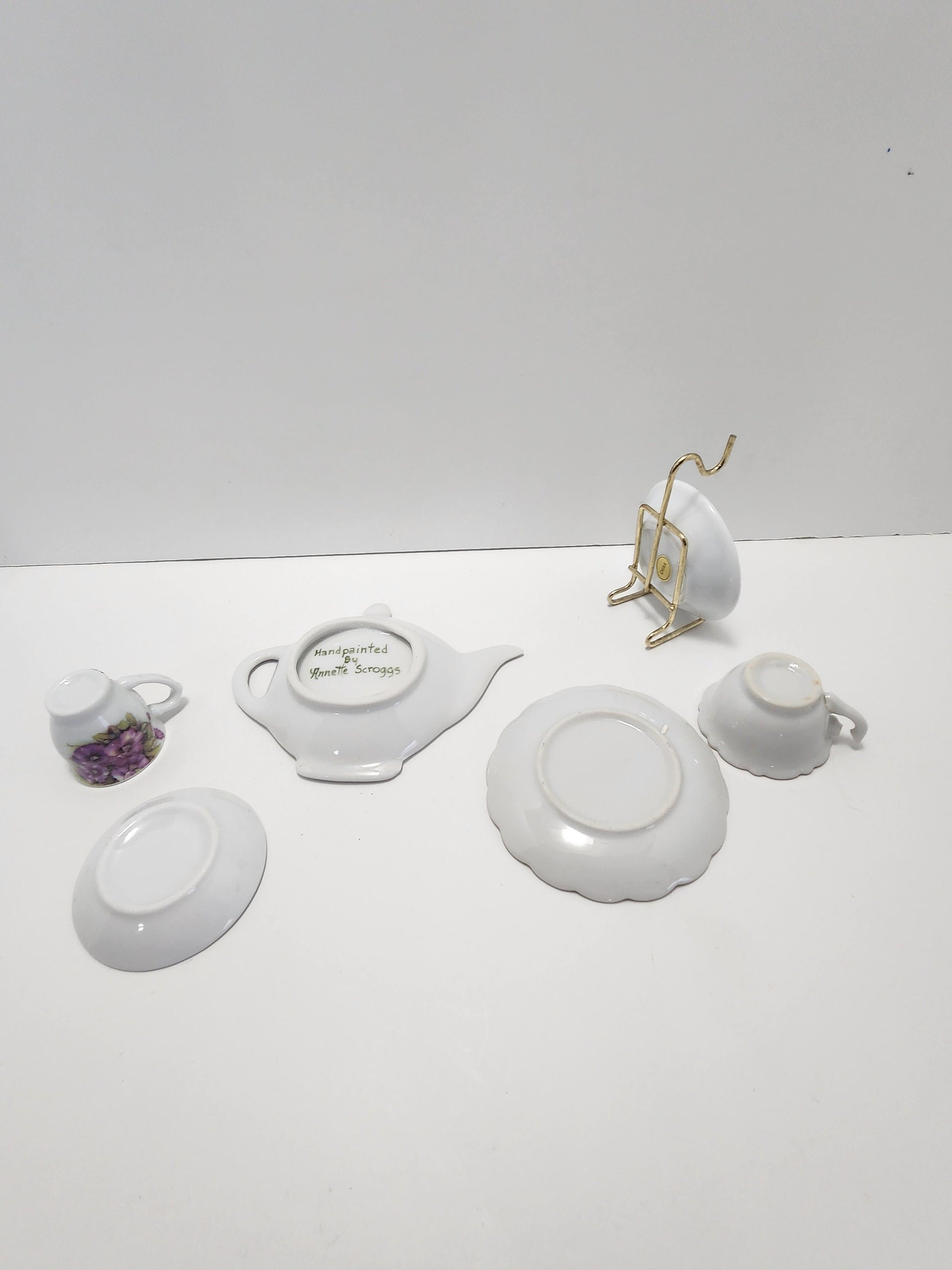 Minature Plate and Teapot Pieces - Mother & Father - Minatures - Plates - Teapots