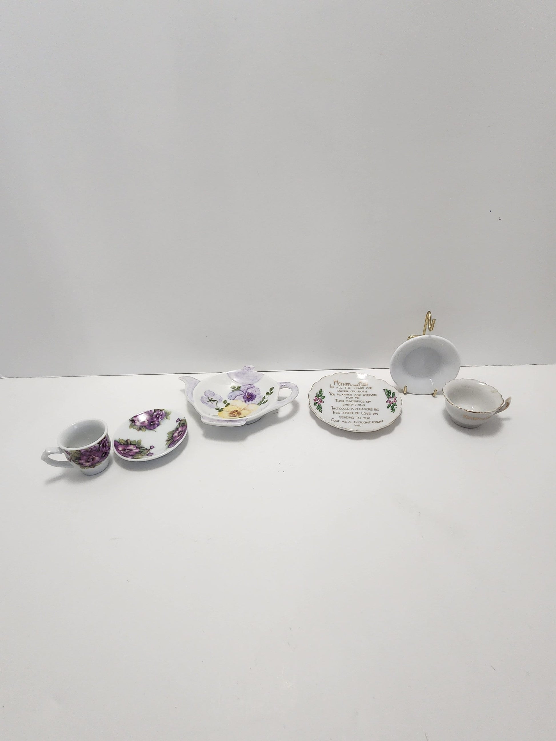Minature Plate and Teapot Pieces - Mother & Father - Minatures - Plates - Teapots