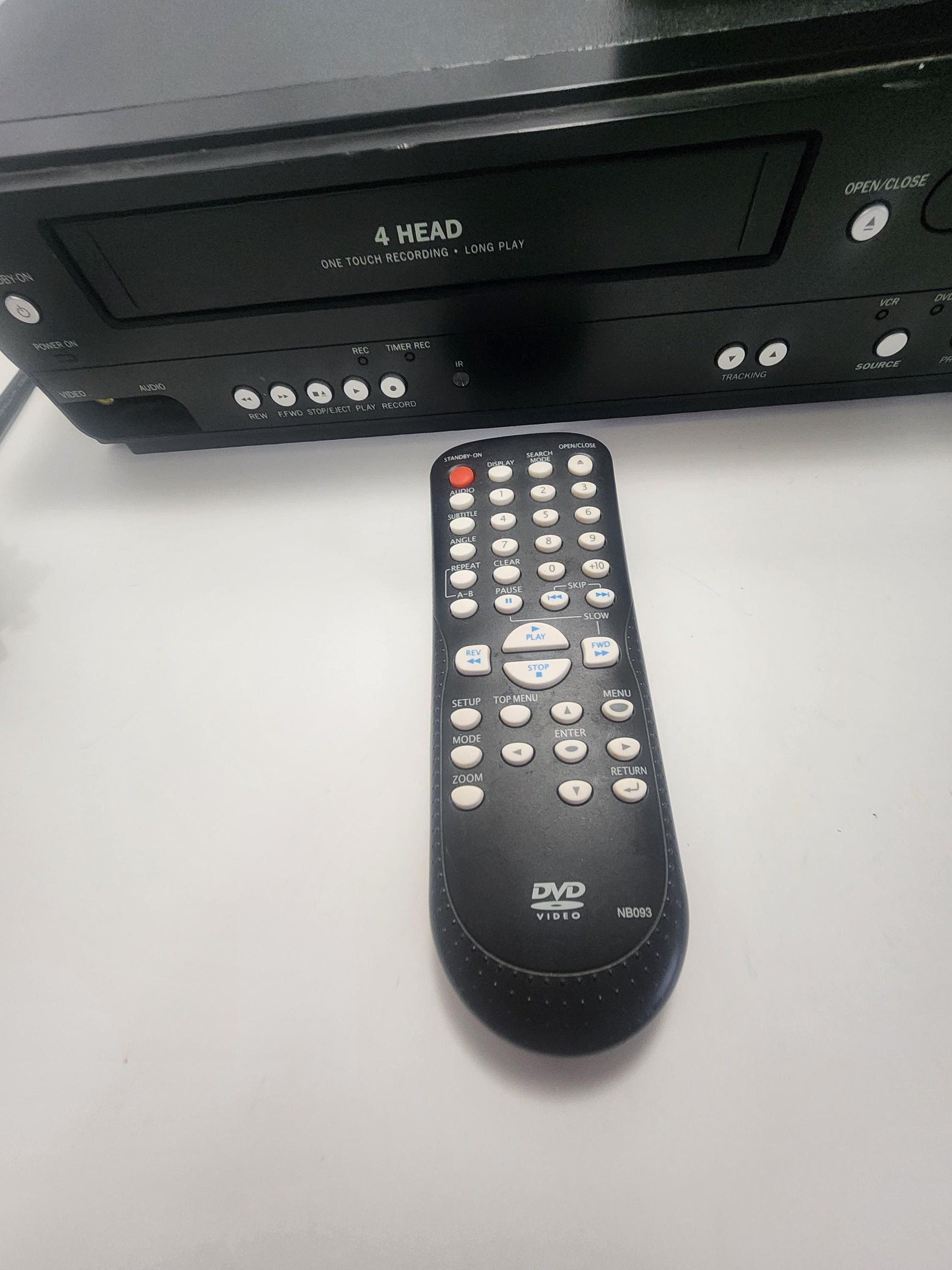 Magnavox Dvd & Vc Combo Player - Samsung Blue Ray Player - Movies - Vhs - Dvd - Blueray