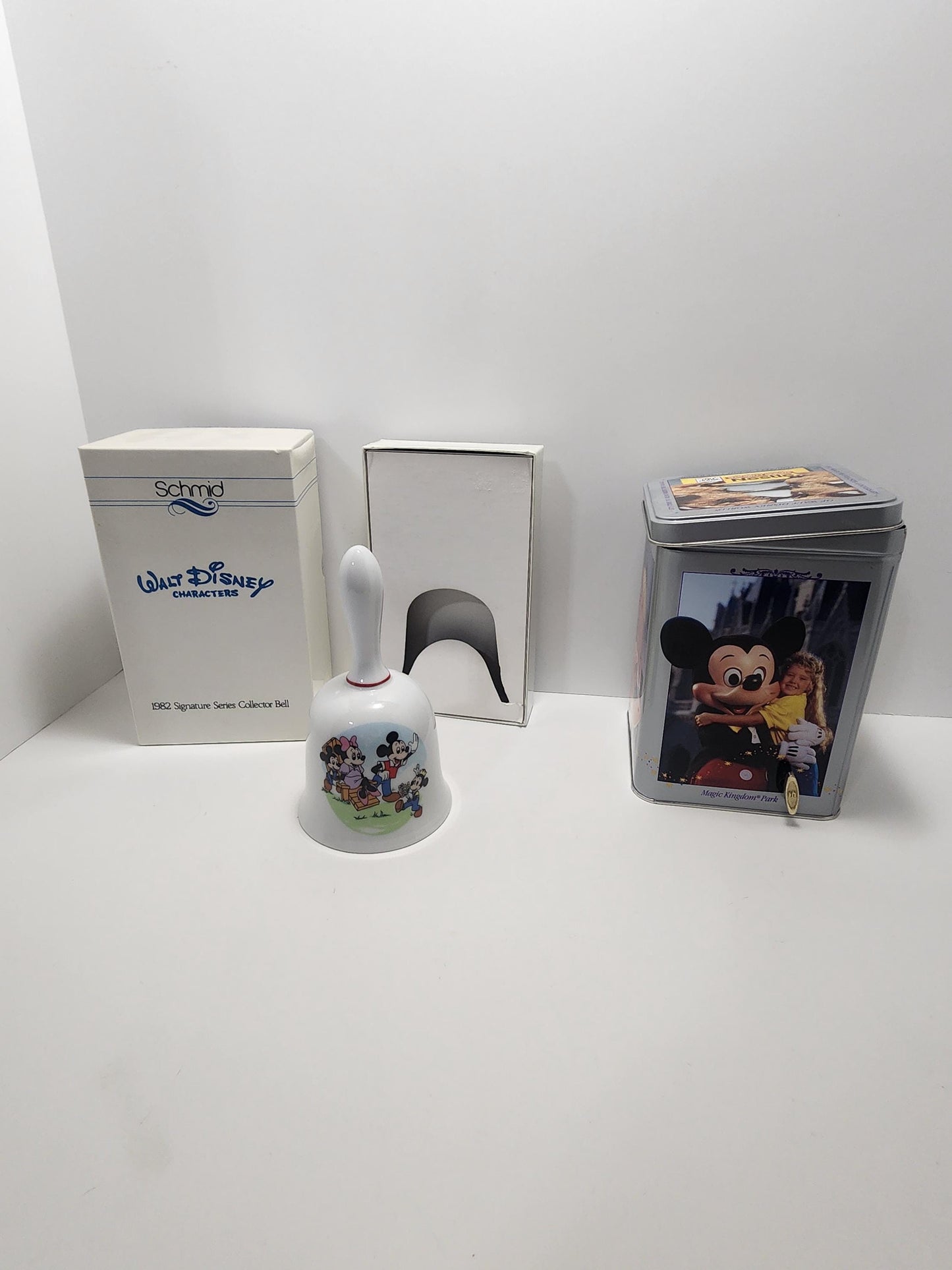 Disney World 1982 Signature Series Collectable Bell - Nestlé Walt Disney 25th Anniversary Musical Tin - Tins - Walt Disney - Disney World