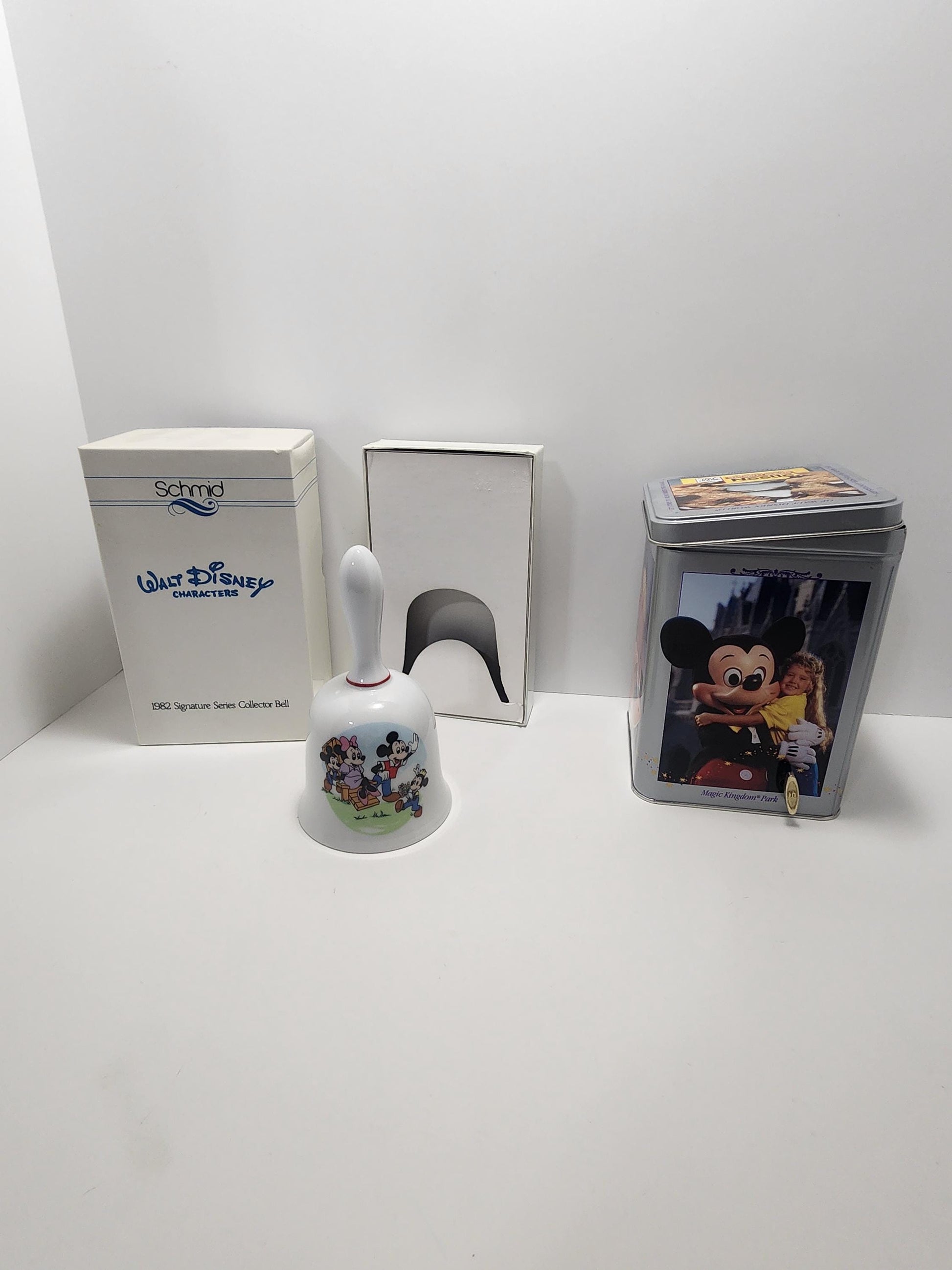 Disney World 1982 Signature Series Collectable Bell - Nestlé Walt Disney 25th Anniversary Musical Tin - Tins - Walt Disney - Disney World