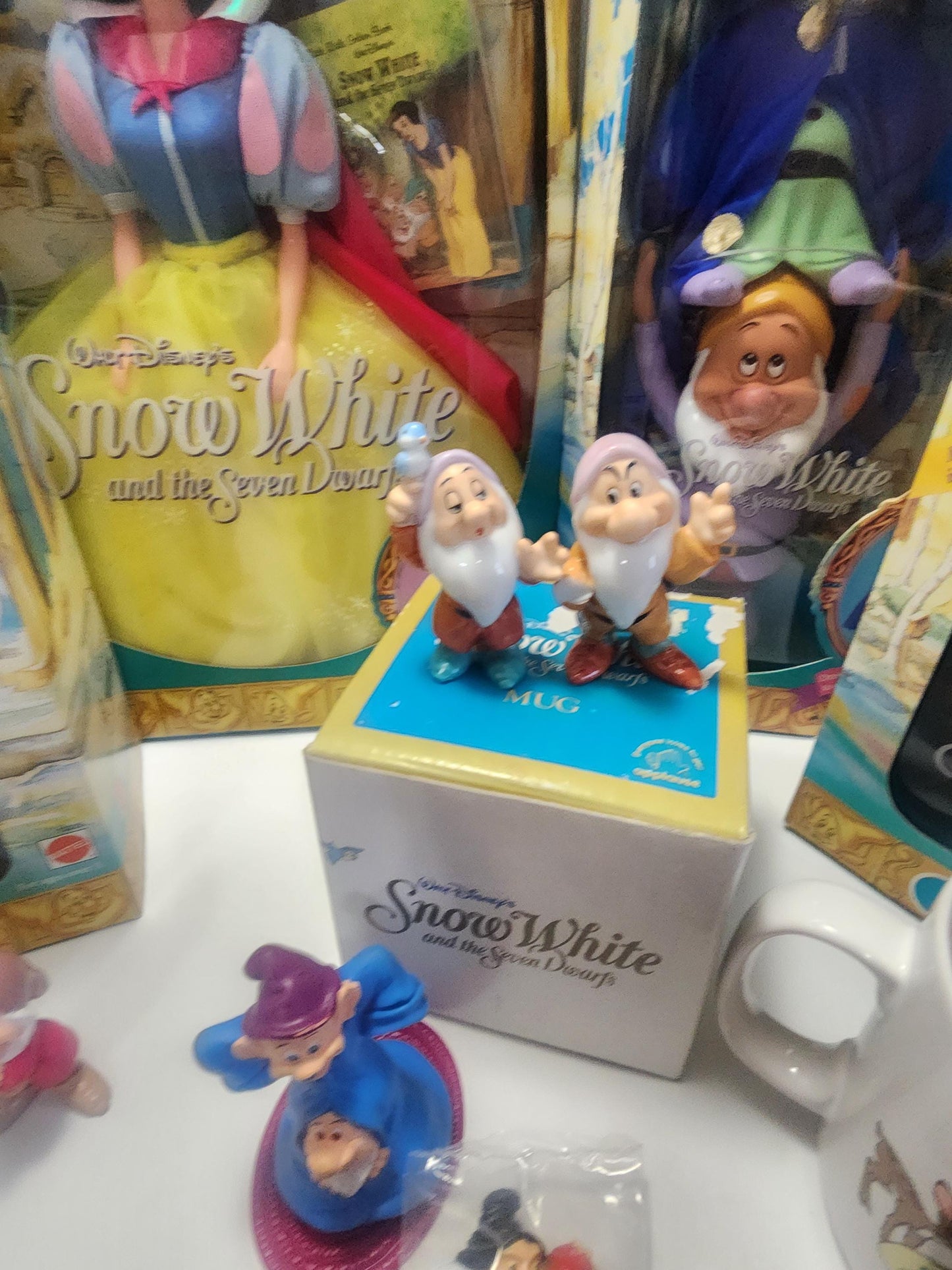 Snow White Disney Dolls and Toys - Snow White - Barbie - Mattel Toys - Snow White Barbie - Seven Dwarfs - Disney - Disney Toys