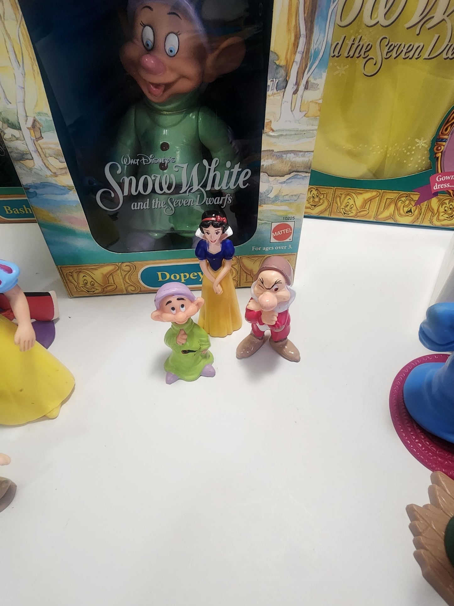 Snow White Disney Dolls and Toys - Snow White - Barbie - Mattel Toys - Snow White Barbie - Seven Dwarfs - Disney - Disney Toys