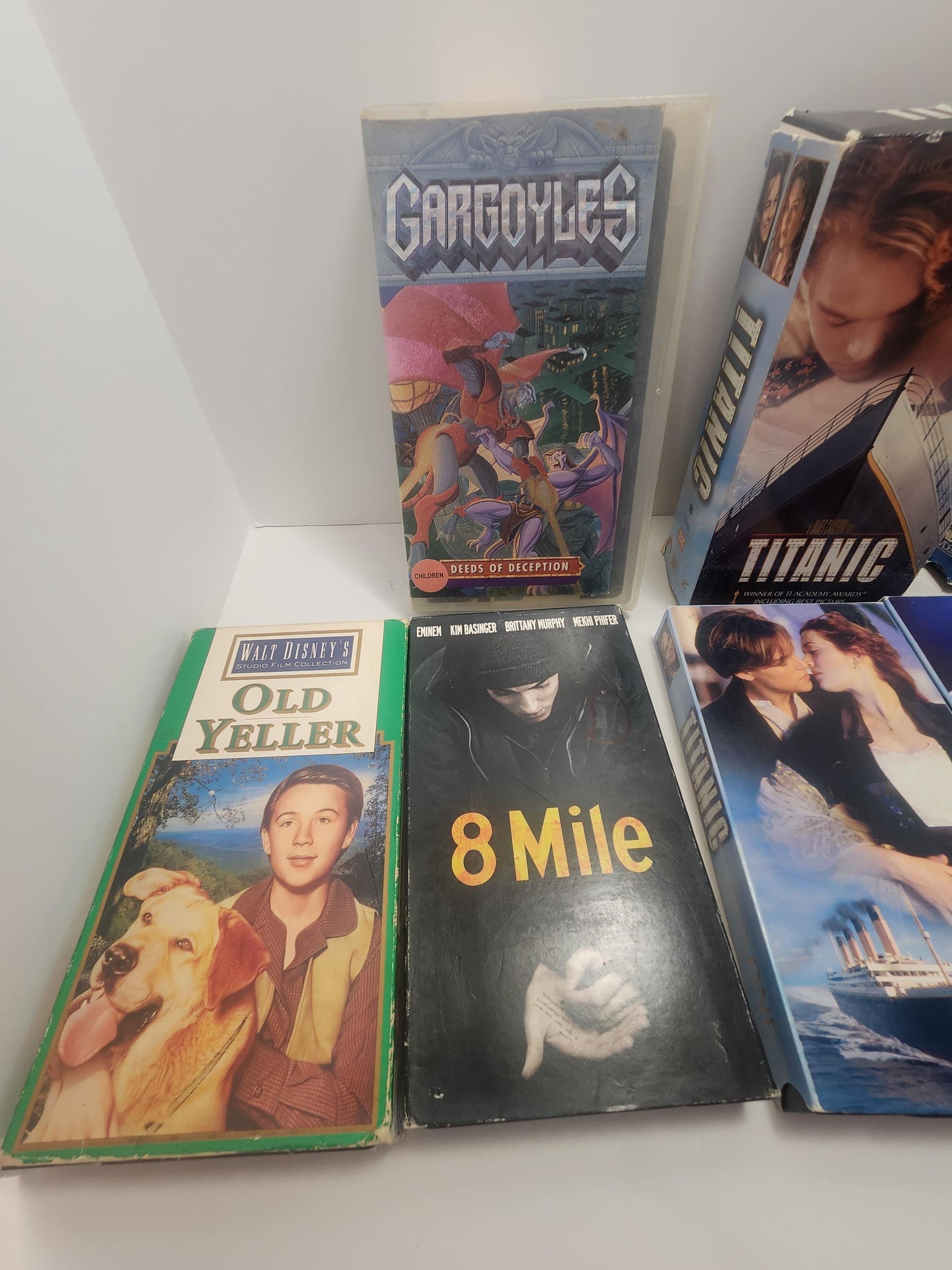 Vhs Vintage 1990s Movies - Cartoons - Titanic - Gargoyles - Rock A Doodle - Vhs - Movies - 1990s - Old Yeller - 8 Mile - Talespin