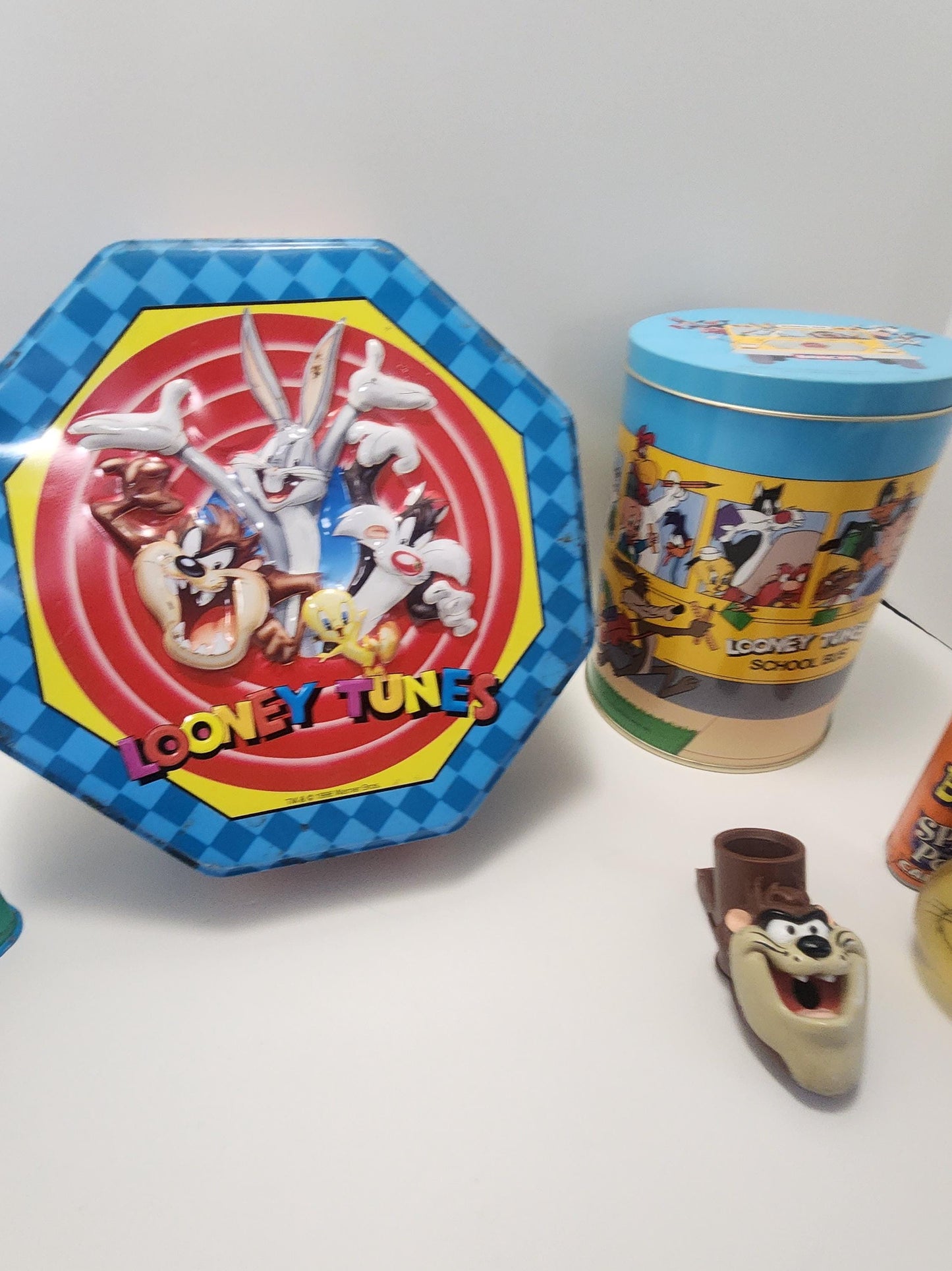 Looney Tunes Vintage Toys Tins Coin Bank - Buggs Bunny - Tazmanian Devil - Roadrunner - Looney Tunes - Looney Toons - Coin Bank - Tins