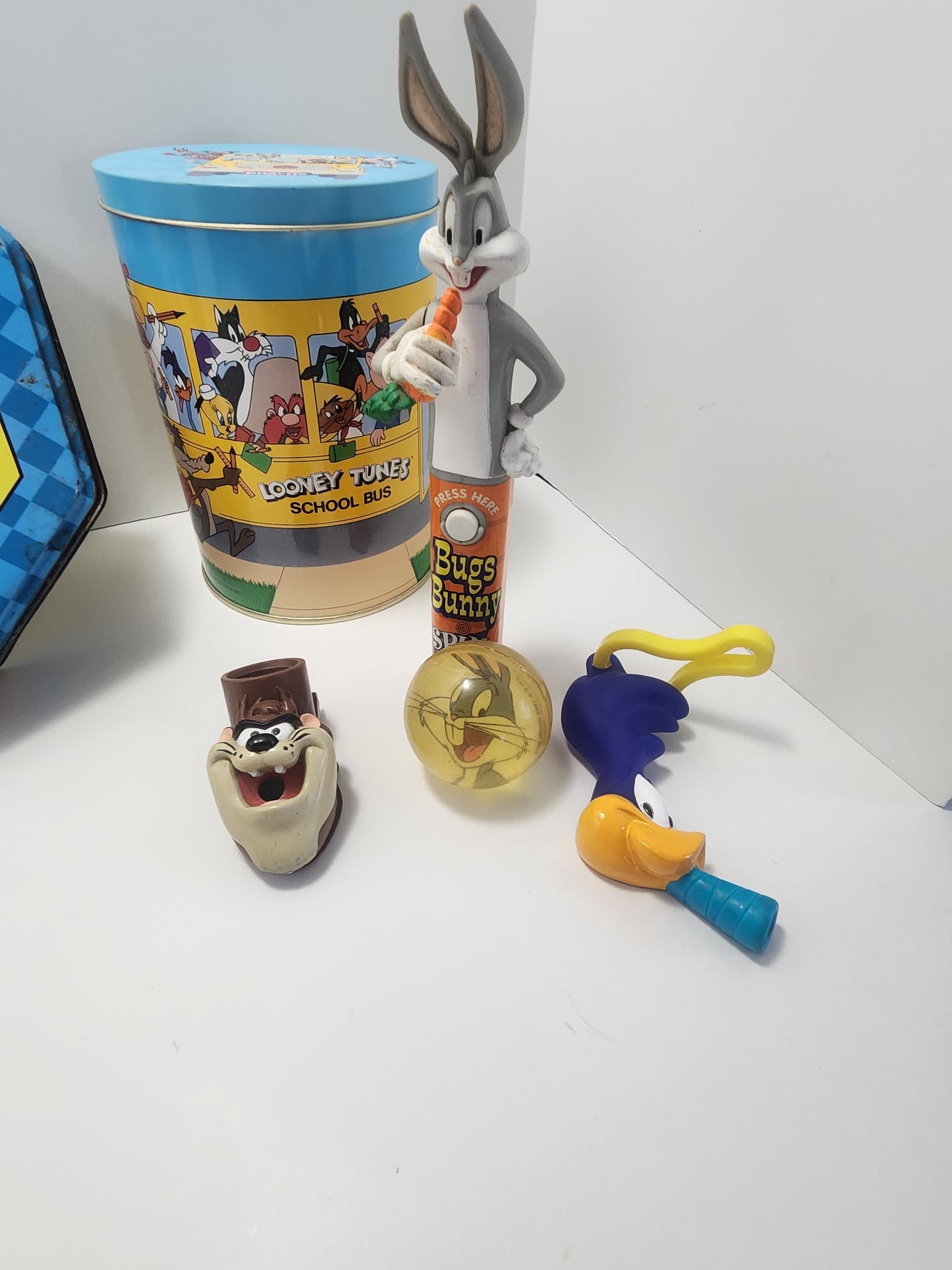 Looney Tunes Vintage Toys Tins Coin Bank - Buggs Bunny - Tazmanian Devil - Roadrunner - Looney Tunes - Looney Toons - Coin Bank - Tins