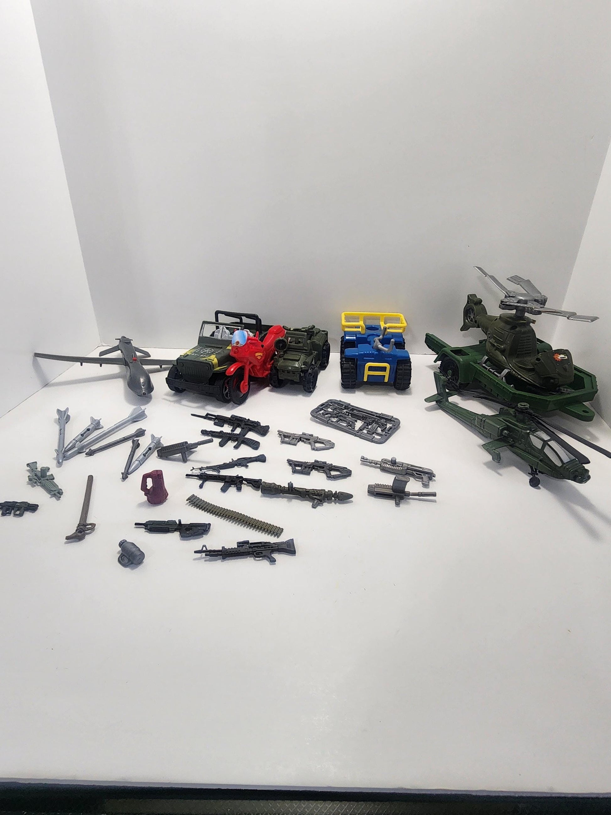 Action Figure Military and Vehicles with Weapons Toy Playset - Playset - Military Toys - Toy Cars