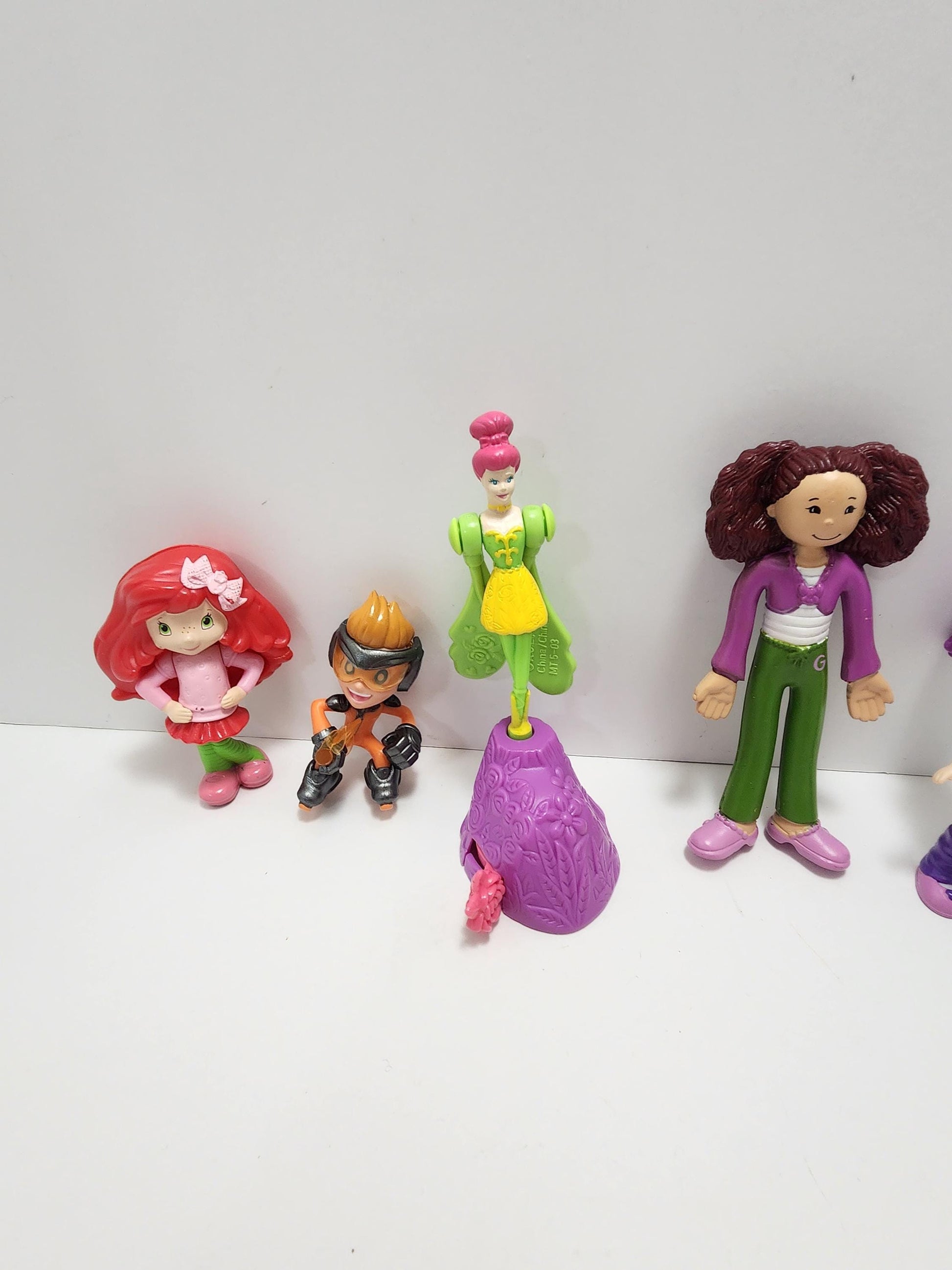 Random Lot Of Girls Toys Dolls Figures - Sky Dancers - Dolls - Girls Toys - Girl Figures - Action Figures