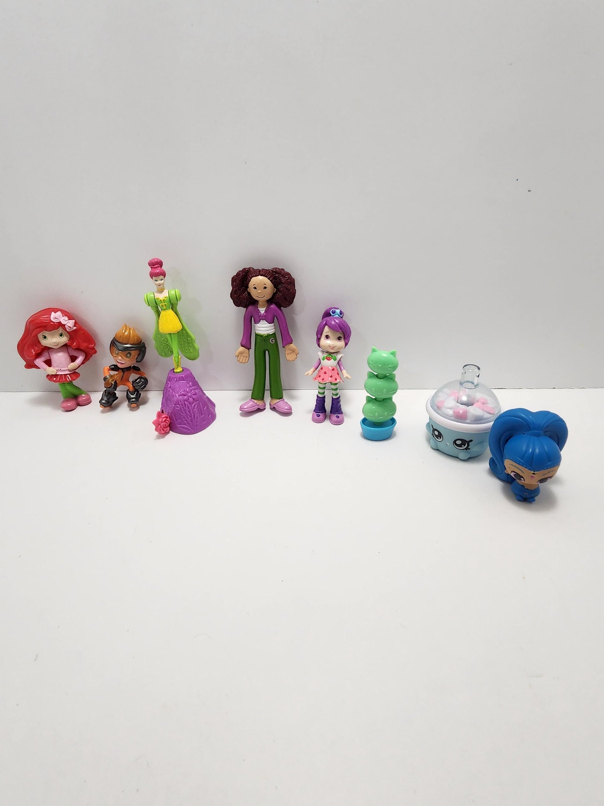 Random Lot Of Girls Toys Dolls Figures - Sky Dancers - Dolls - Girls Toys - Girl Figures - Action Figures