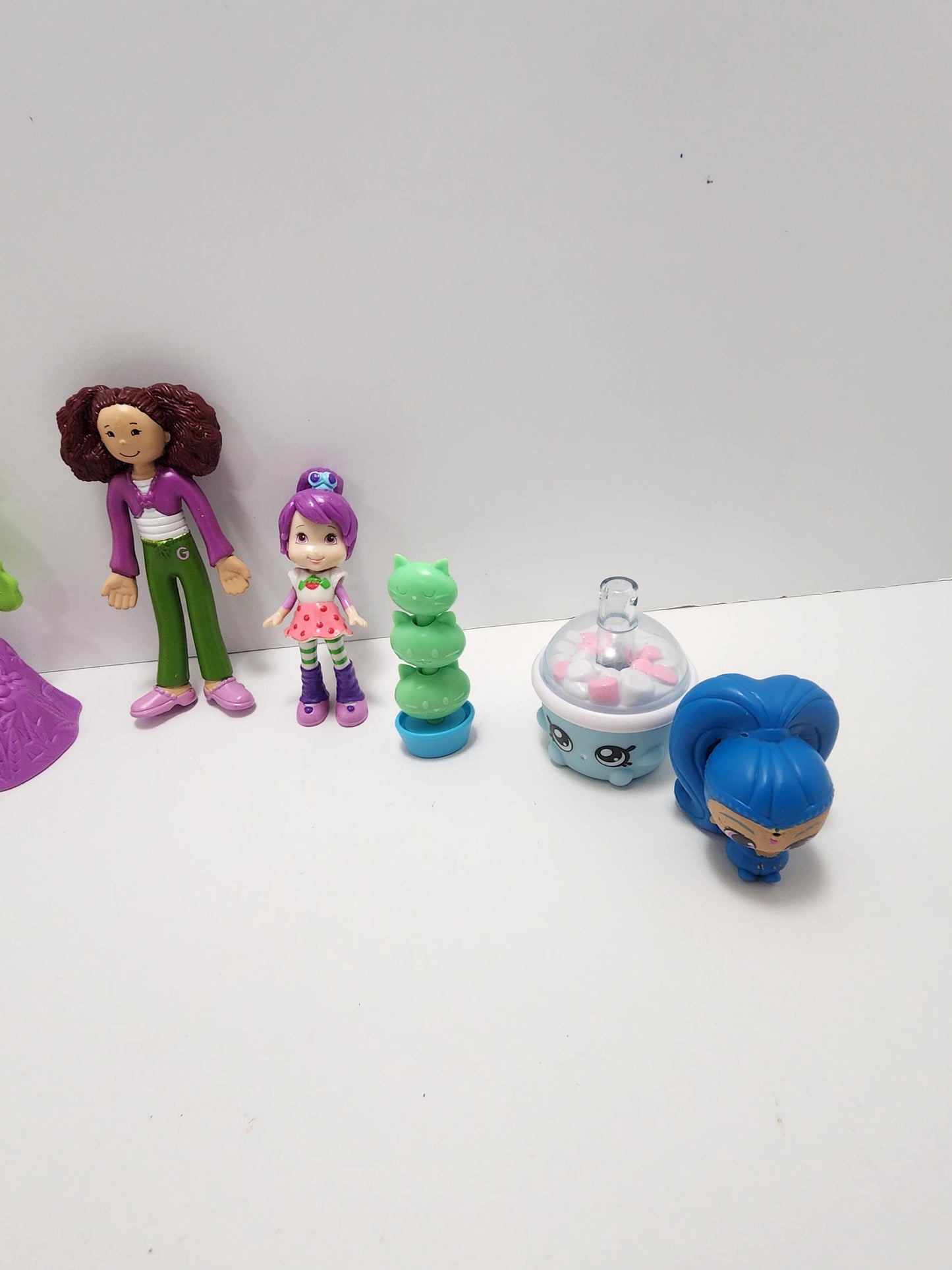 Random Lot Of Girls Toys Dolls Figures - Sky Dancers - Dolls - Girls Toys - Girl Figures - Action Figures