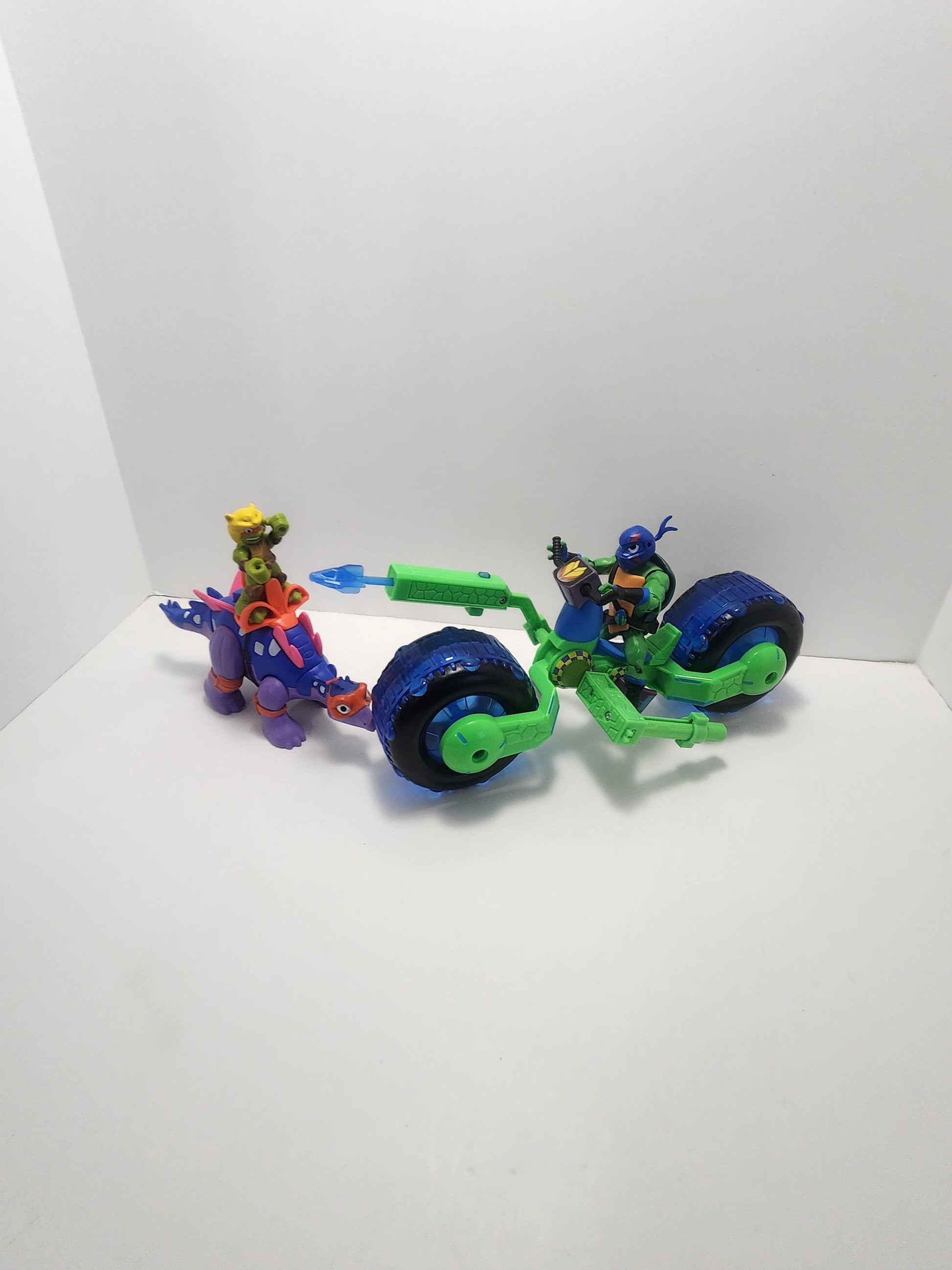 TMNT Minature Action Figure With Vehicle Playsets - Teenage Mutant Ninja Turtles - Dinosaurs - Nickelodeon - Vintage Toys - TMNT