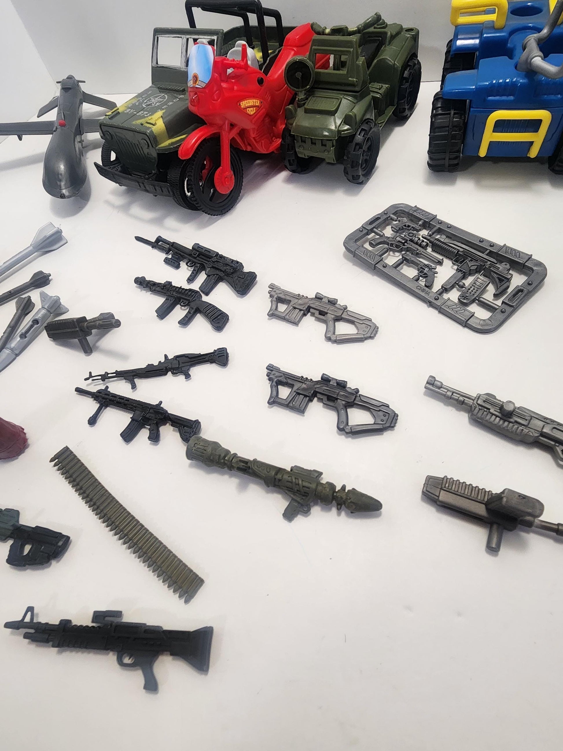 Action Figure Military and Vehicles with Weapons Toy Playset - Playset - Military Toys - Toy Cars