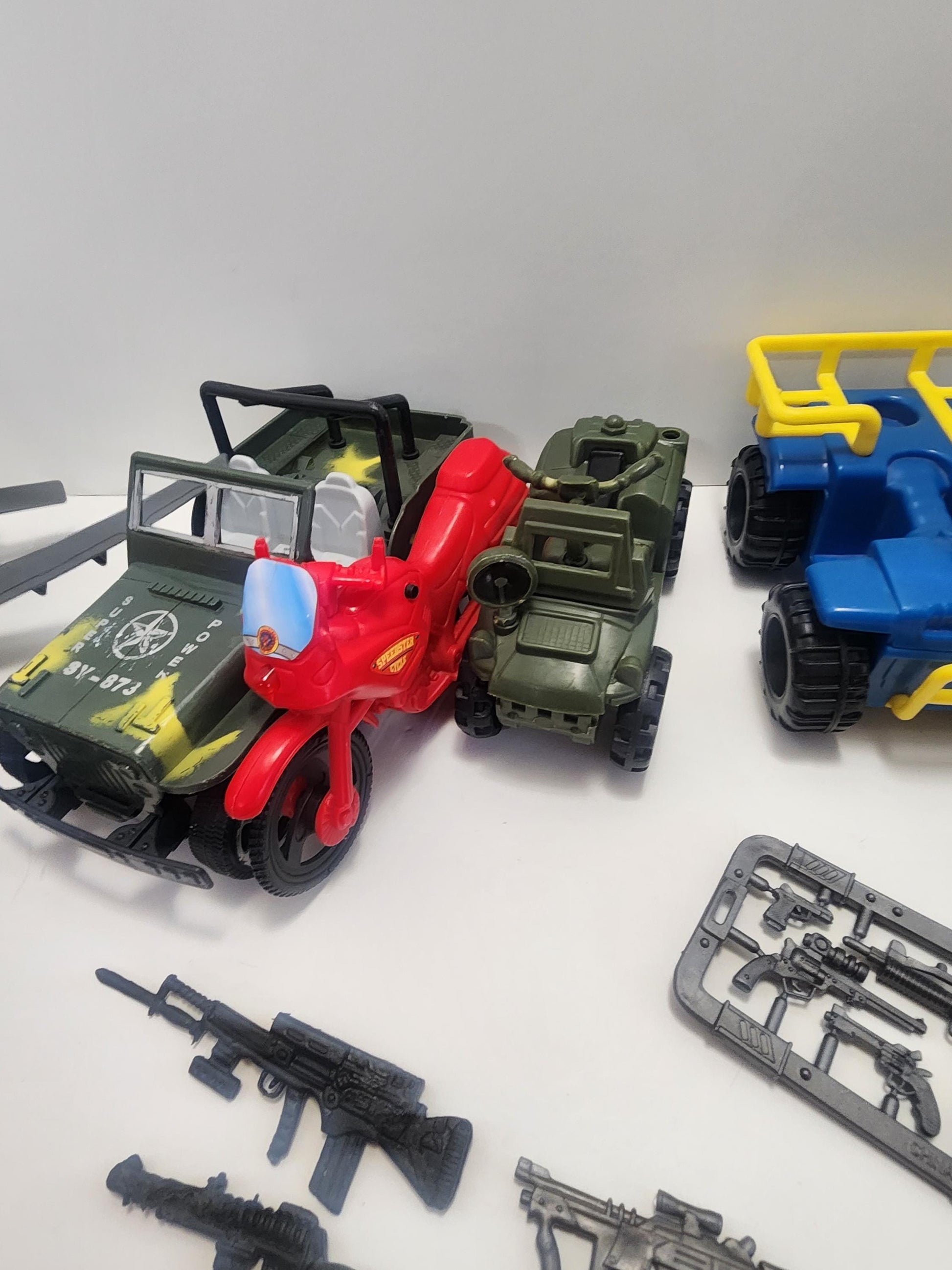 Action Figure Military and Vehicles with Weapons Toy Playset - Playset - Military Toys - Toy Cars