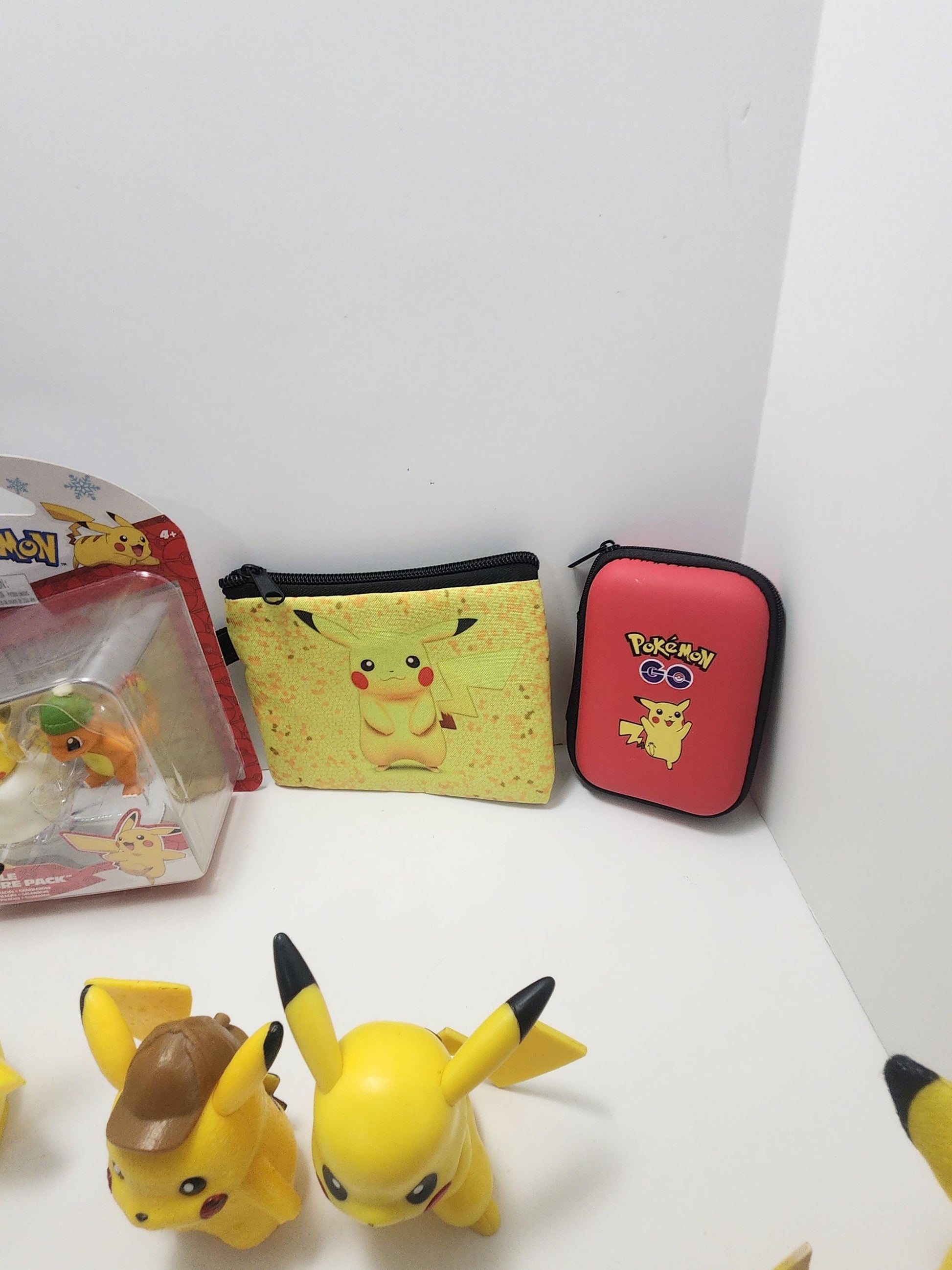 Pikachu Toys and Figures - Pokemom - Pikachu - Figures - Trading Cards - Pokemom Cards - Tcg
