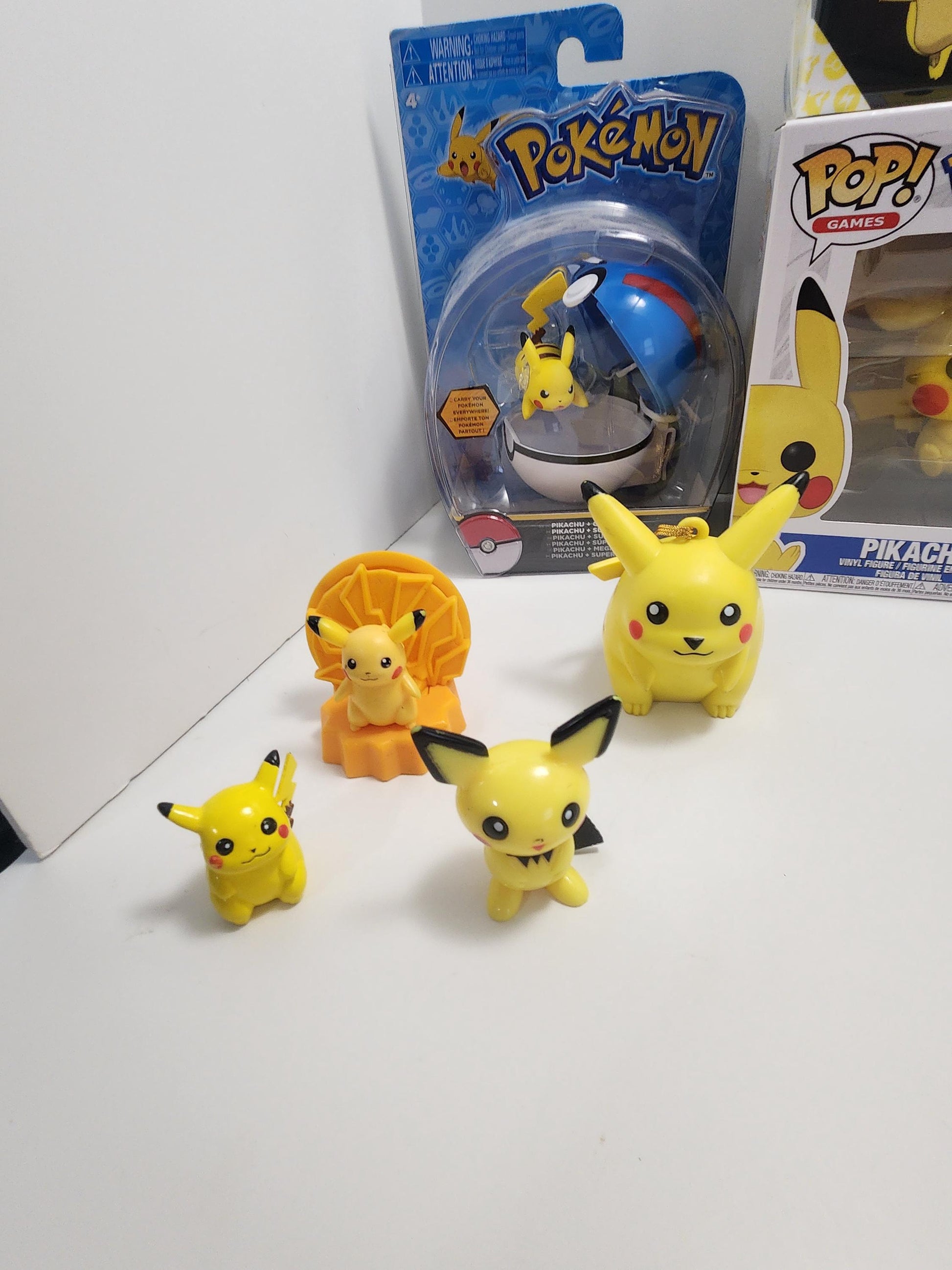 Pikachu Toys and Figures - Pokemom - Pikachu - Figures - Trading Cards - Pokemom Cards - Tcg