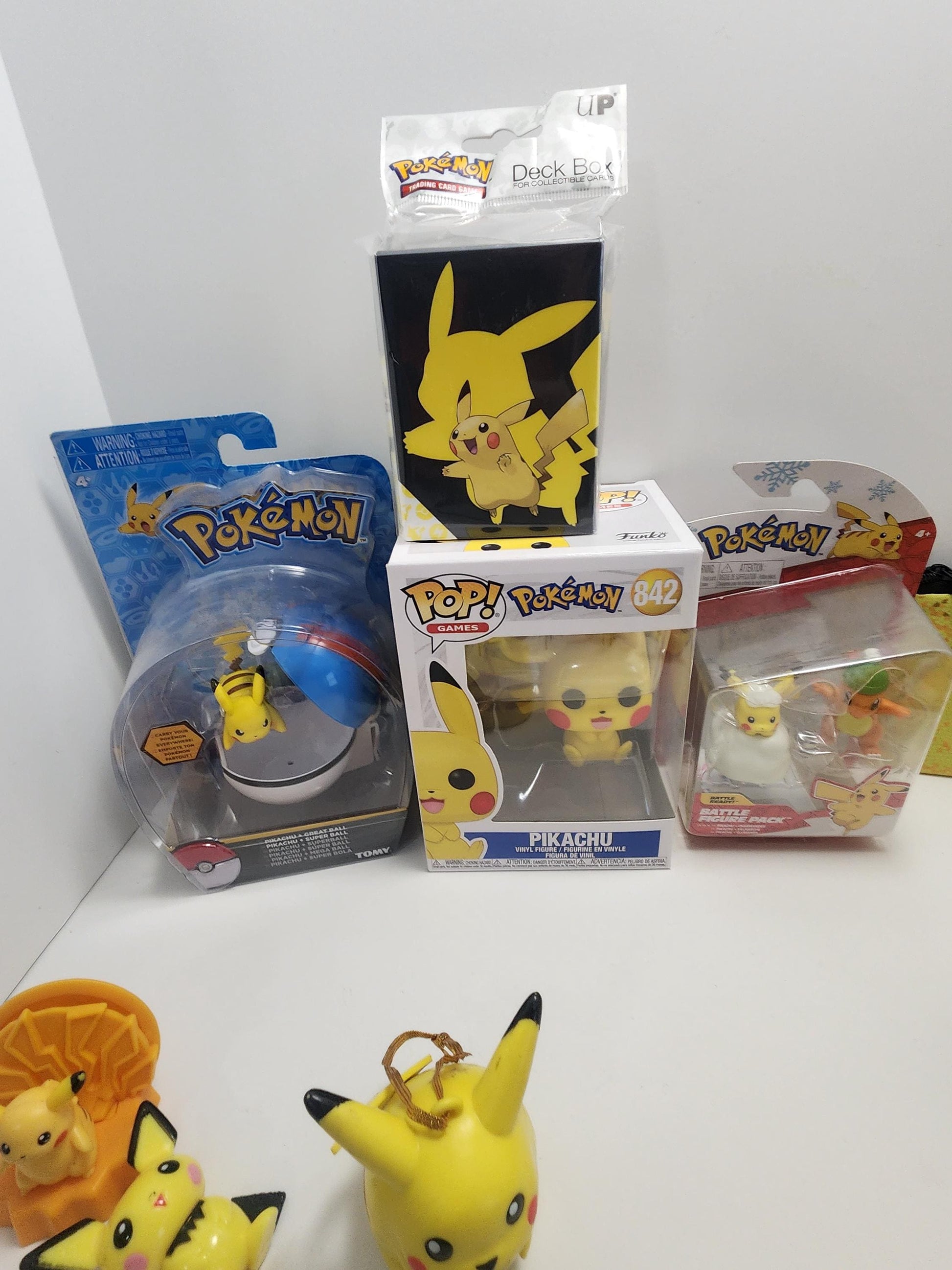 Pikachu Toys and Figures - Pokemom - Pikachu - Figures - Trading Cards - Pokemom Cards - Tcg