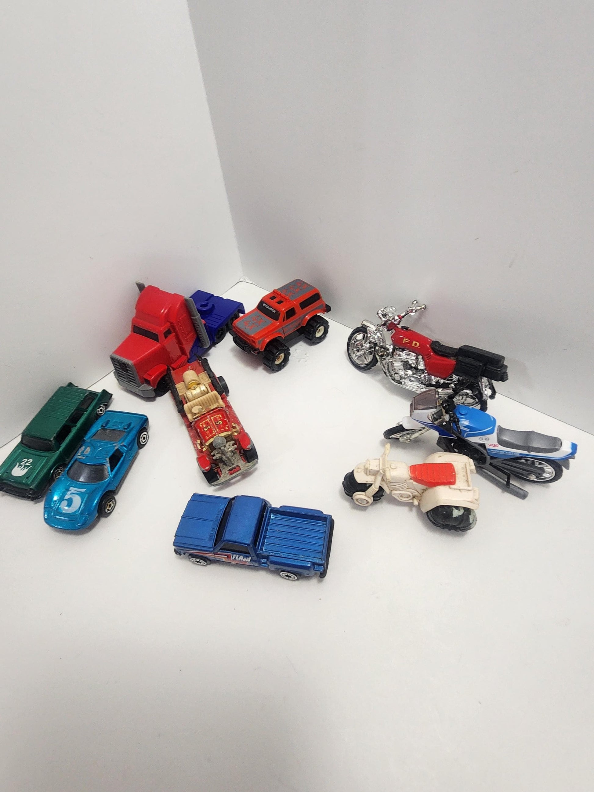 Toy Cars Lot - Semi - Transformers - Hotwheels - Toy Cars - Cars - Vintage Cars - Toy Lot