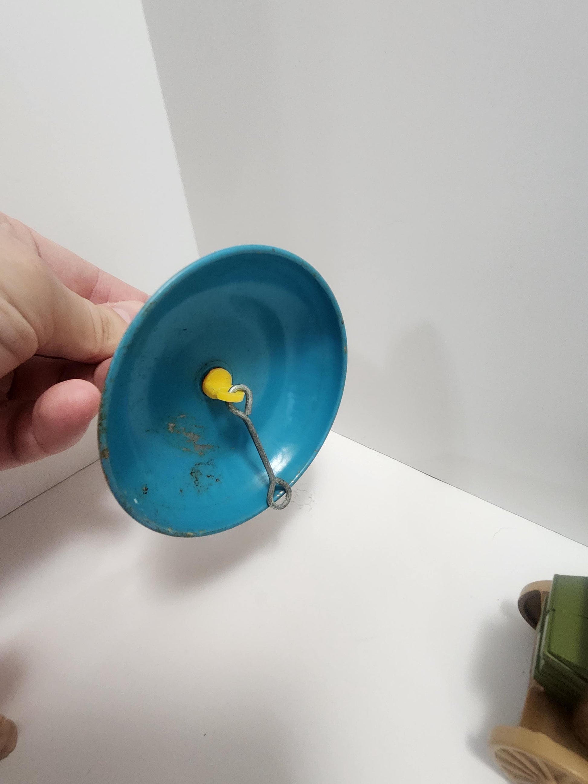 Metal Noise Maker Vintage Toy - Toys - Games - Vintage Toys - 1980s Toys - Noise Maker