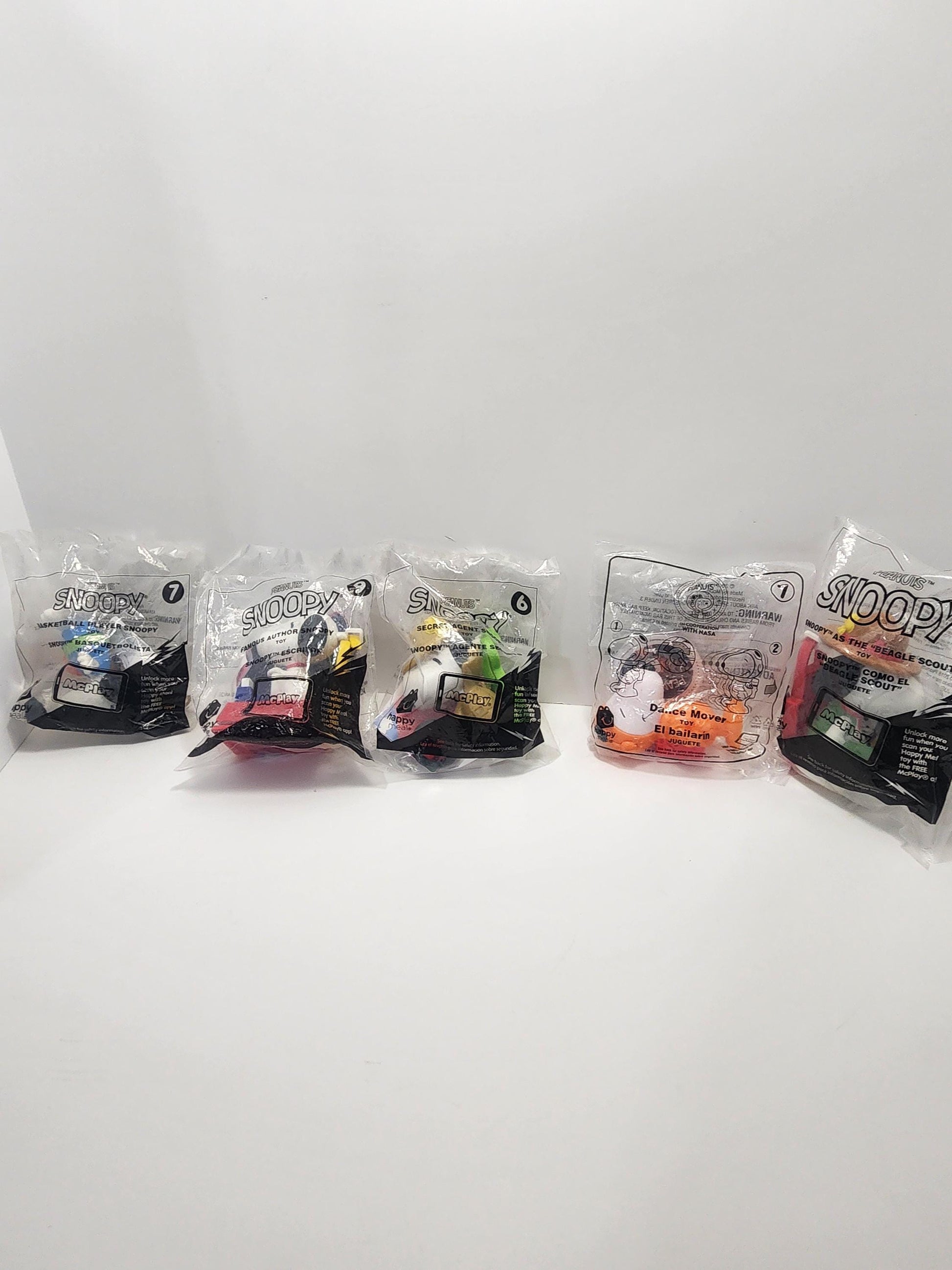 Snoopy Peanuts Gang Mcdonalds Happy Meal Toys - Fast Food Toys - Snoopy - Snoopy Toys - Mcdonalds - Peanuts Gang - Happy Meal Toys